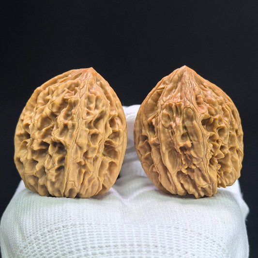 "Beijing Chicken Heart" Beijing Jixin BJJX-1403 Classic Wenwan Walnuts Pair | 41.0mm x 39.0mm | BJJX-1403 - ThePatinaProject
