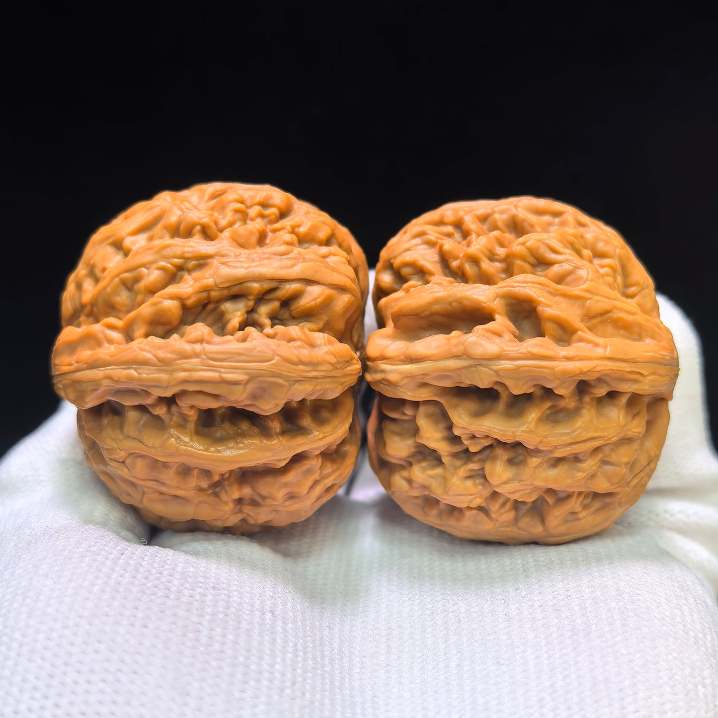 "Red Koi" Hongjinli Wenwan Walnuts Pair | 40.0mm x 42.0mm | HJL-1551C