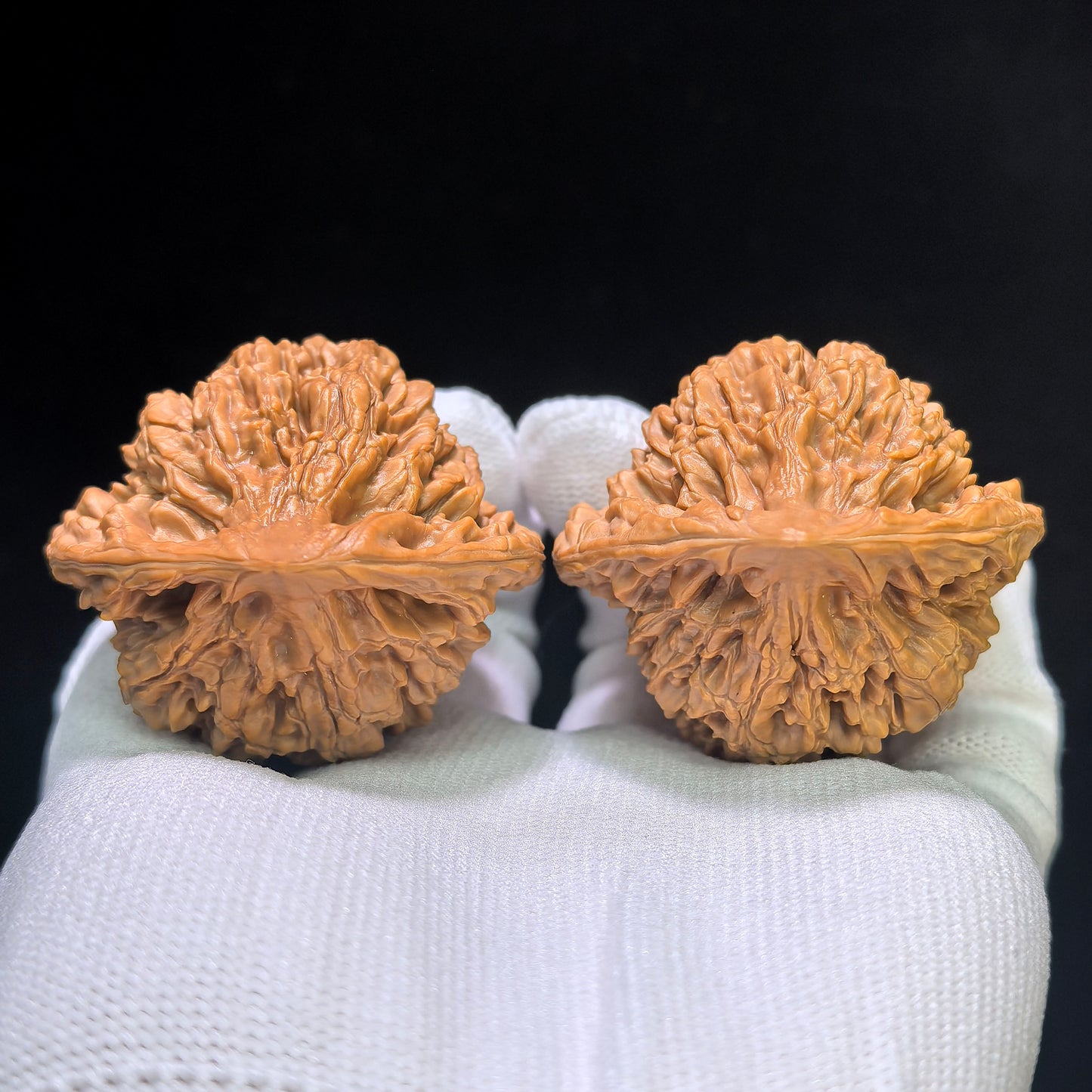 "Kylin-Pattern Peach Heart Concave Base" Qilinwen Taoxin Aodi Wenwan Walnuts (Pair) | 47.0mm x 42.0mm | Stock ID: QLW-1552C