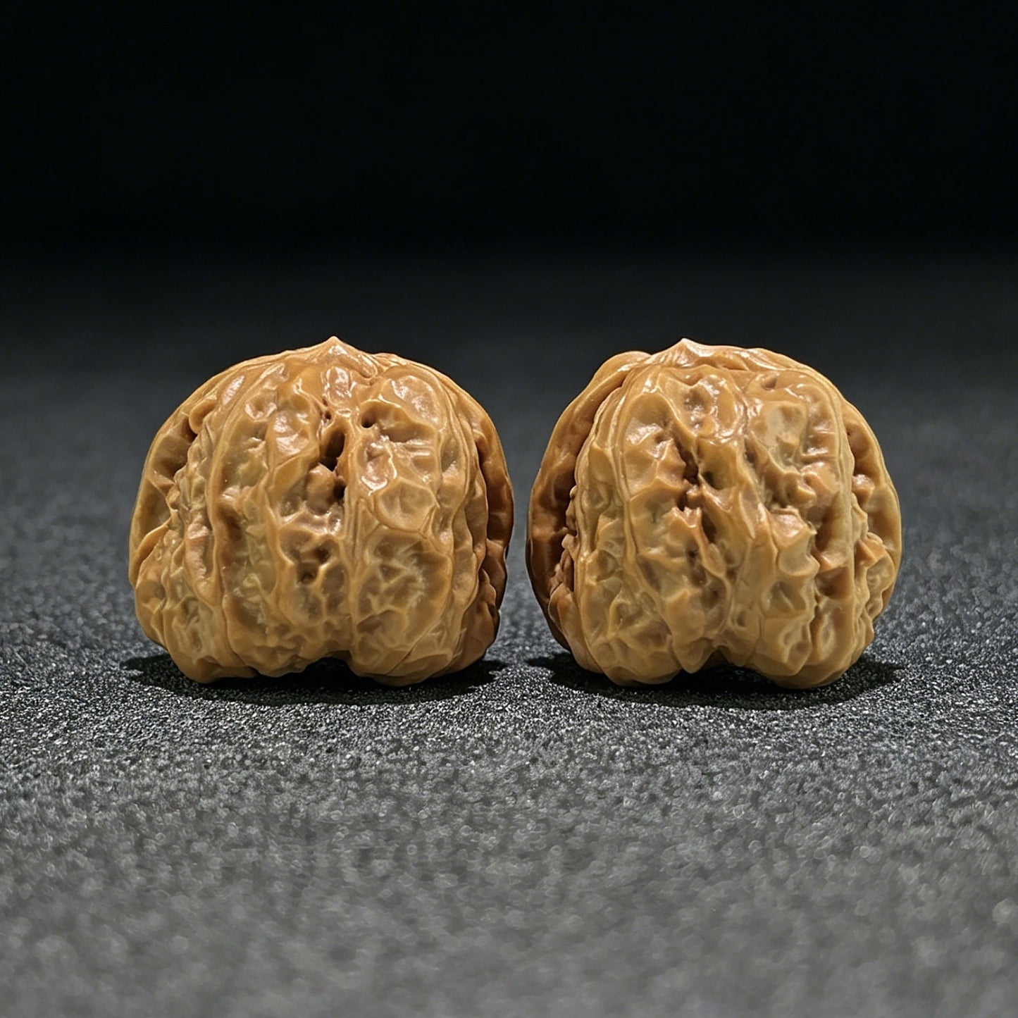 The Rare "Triangle Frog" (San Jiao Wa) Deep-Bellied Pair | 36.0mm x 39.0mm | W-801