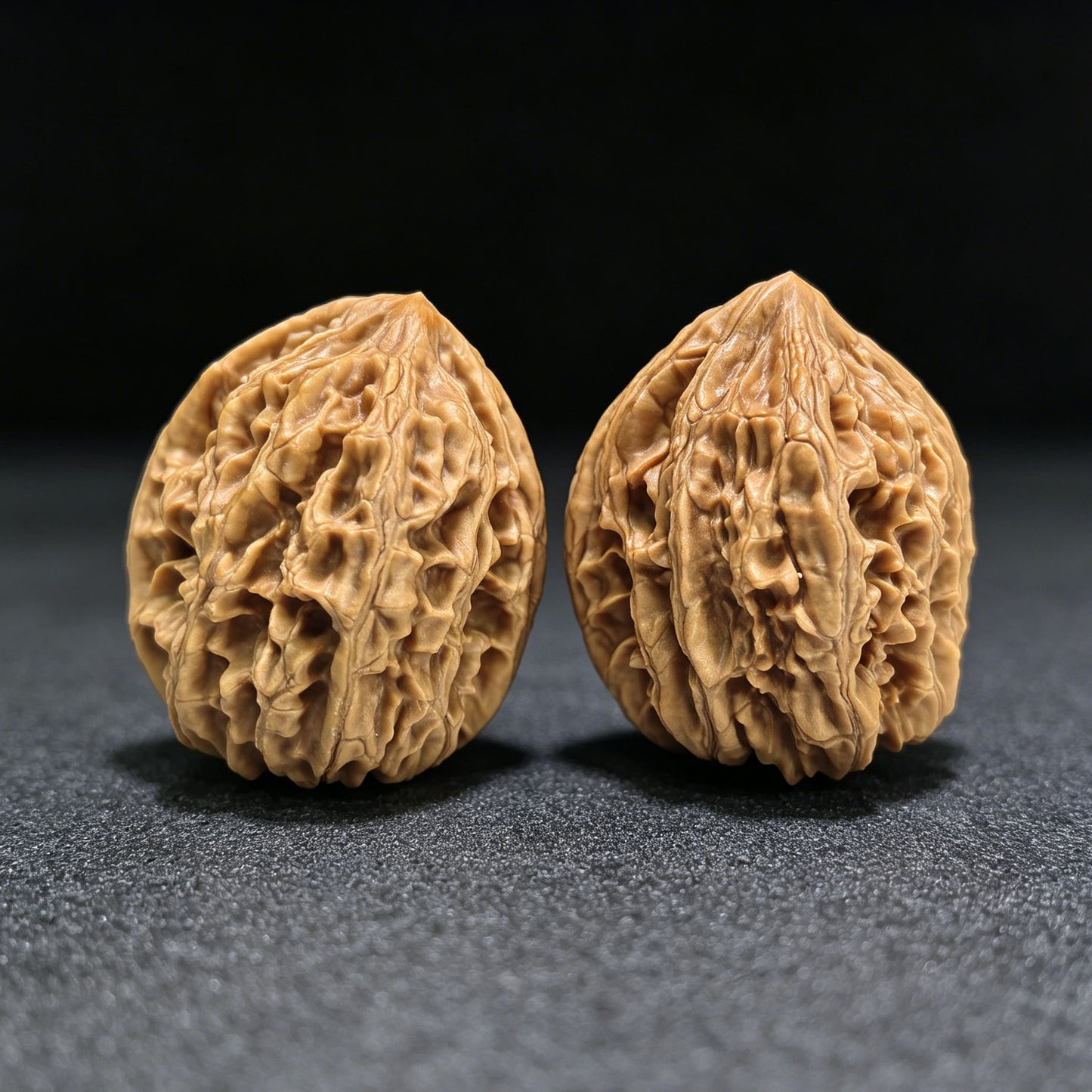 "Beijing Chicken Heart" Beijing Jixin BJJX-1403 Classic Wenwan Walnuts Pair | 41.0mm x 39.0mm | BJJX-1403