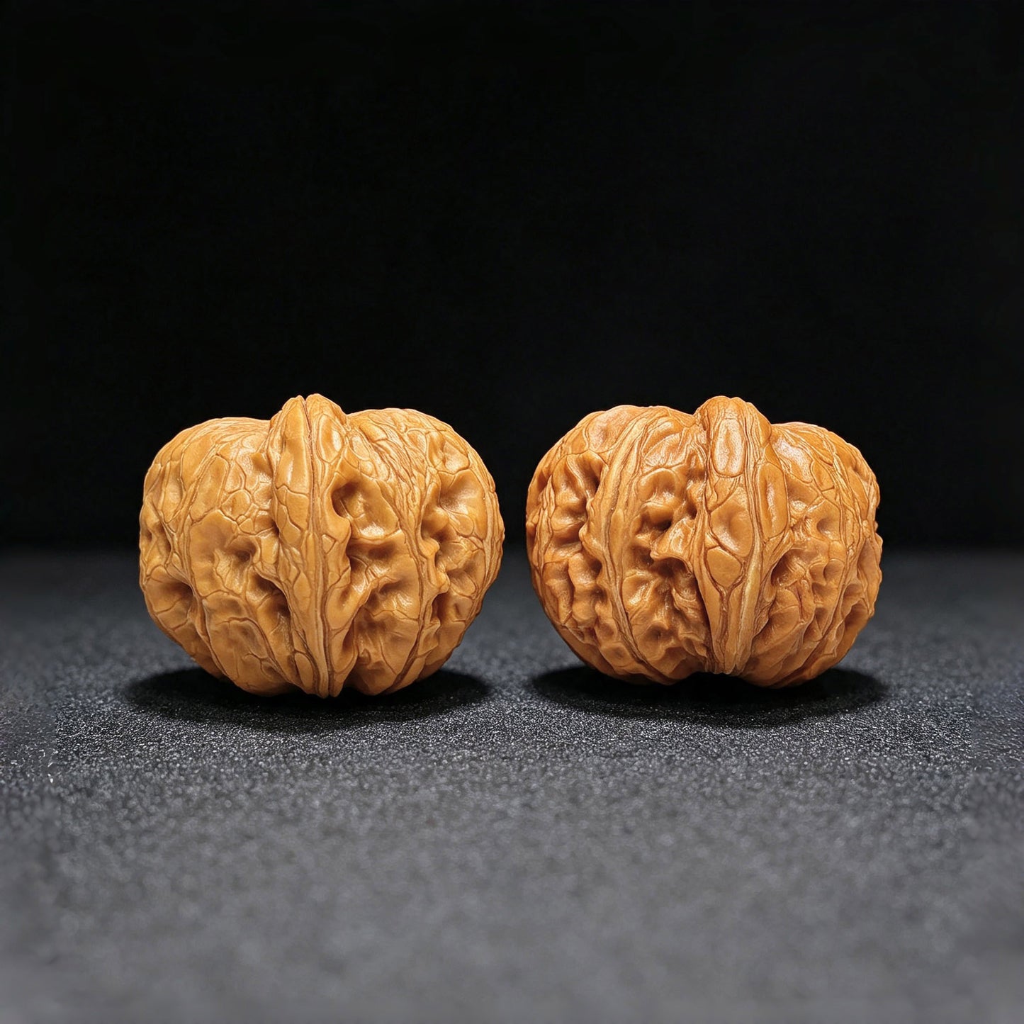 "Pinggu Yuanbao" Pinggu Yuanbao Classic Low-Profile Wenwan Walnuts Pair | 39.0mm x 41.0mm | PGYB-1505C