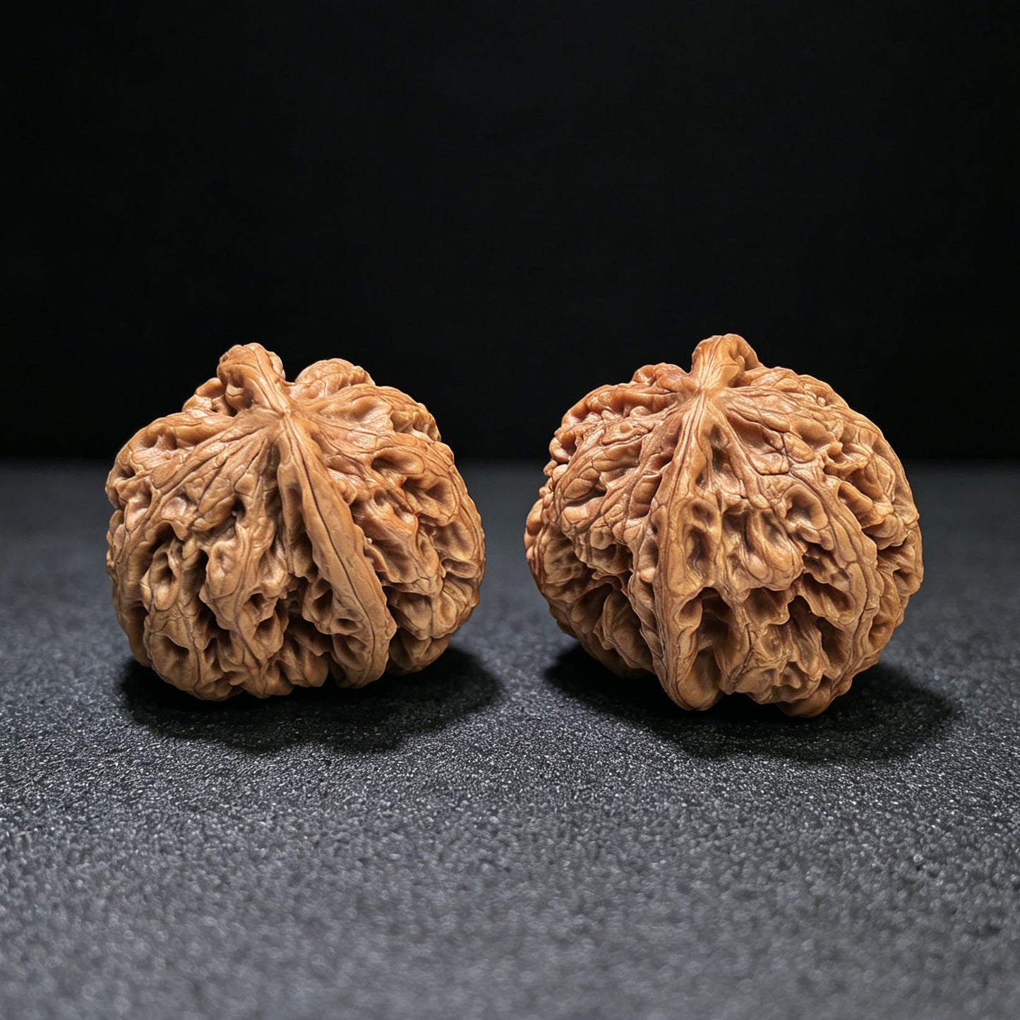 "Thick Ridge Lord of the Mountain Half-Wall" Cujin Zashandiao Banbi Wenwan Walnuts Pair | 39.0mm x 41.0mm | CJZSDBB-CG215E