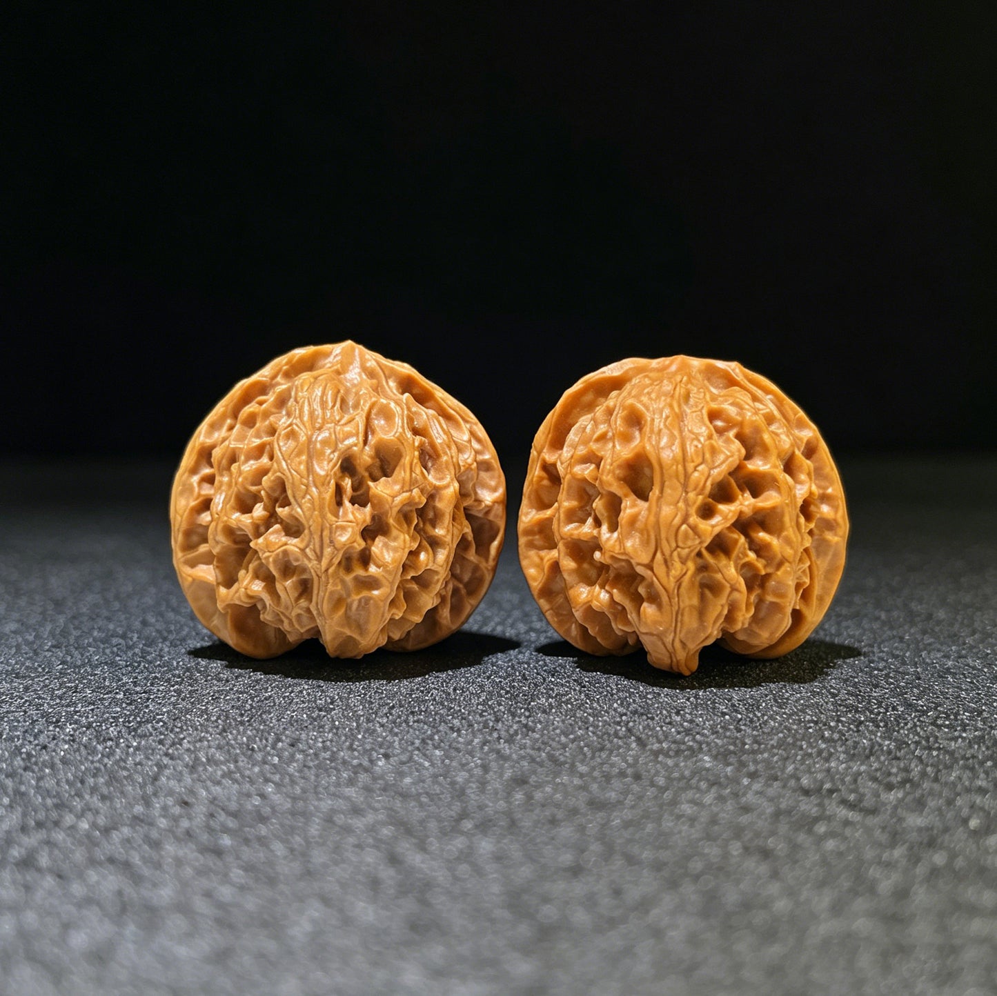 "Apple Orchard" Pingguoyuan Wenwan Walnuts Pair | 36.0mm x 35.0mm | PGY-1102
