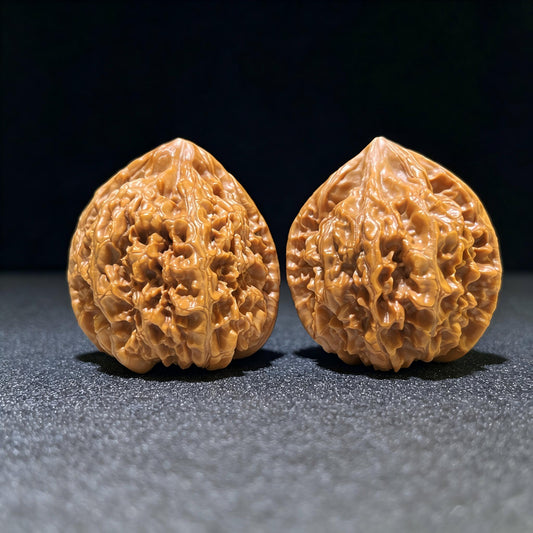 "Official Hat Lionhead" Guanmao GM-1109 Wenwan Walnuts Pair | 47.0mm x 41.0mm | GM-1109