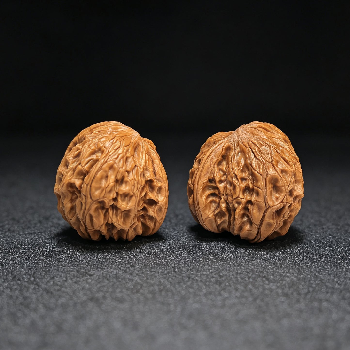 "Millstone Vulture" Mopan Zuoshandiao Special Mutation Wenwan Walnuts Pair | 36.0mm x 36.0mm | MPZSD-C233E