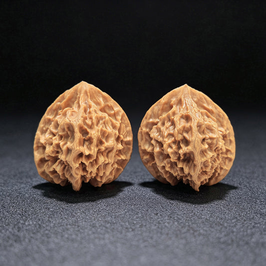 "Imperial Crown" Diwang DW-1601 Wenwan Walnuts Pair | 47.0mm x 46.0mm | DW-1601