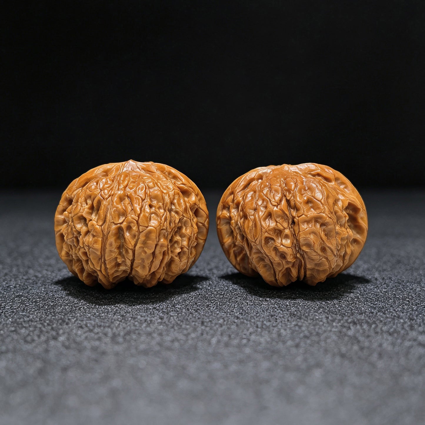 "Blood Qilin" Xue Qilin XQL-1601 Low-Profile Wenwan Walnuts Pair | 38.0mm x 38.0mm | XQL-1601