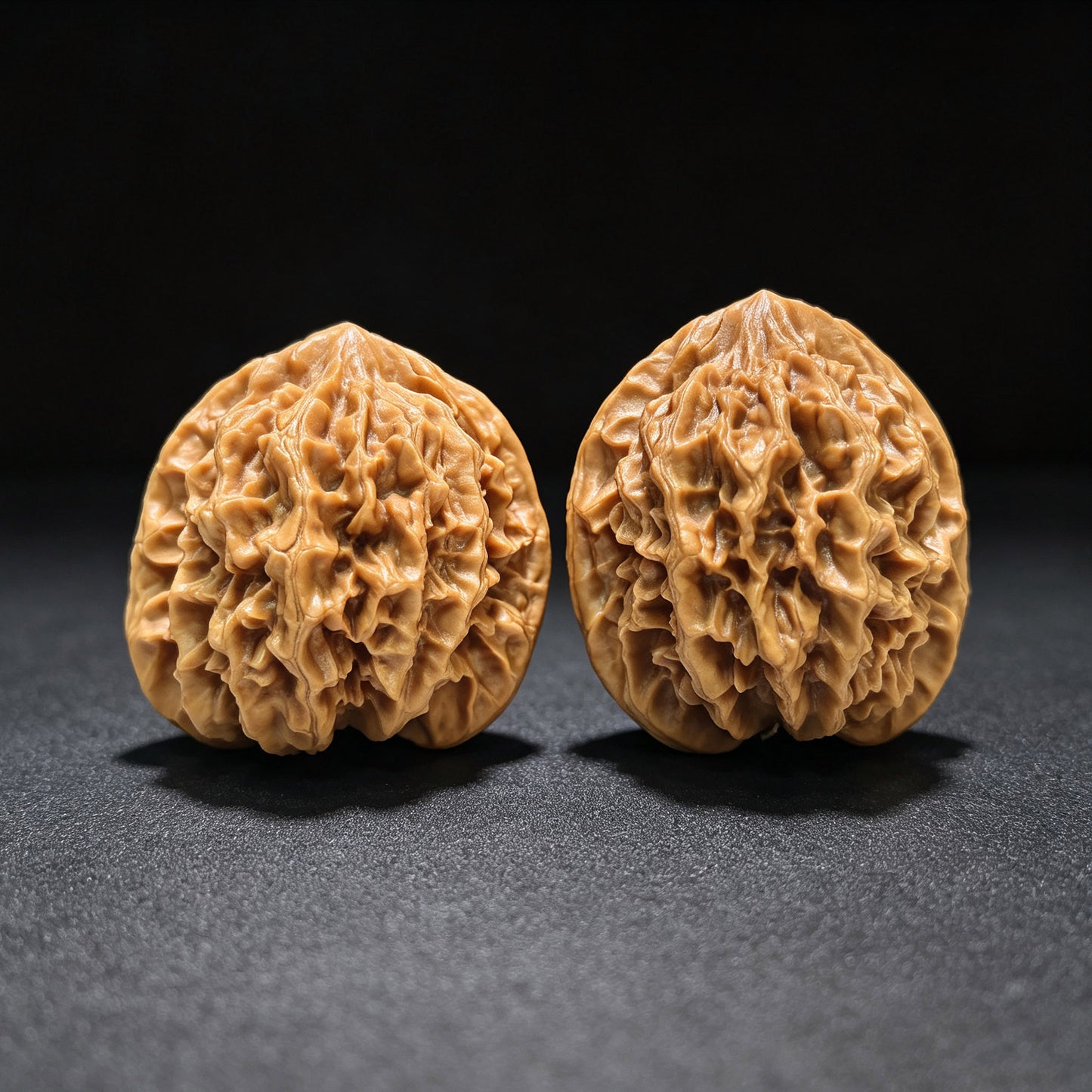 "Imperial Crown" Diwang DW-1602 Wenwan Walnuts Pair | 46.0mm x 43.0mm | DW-1602