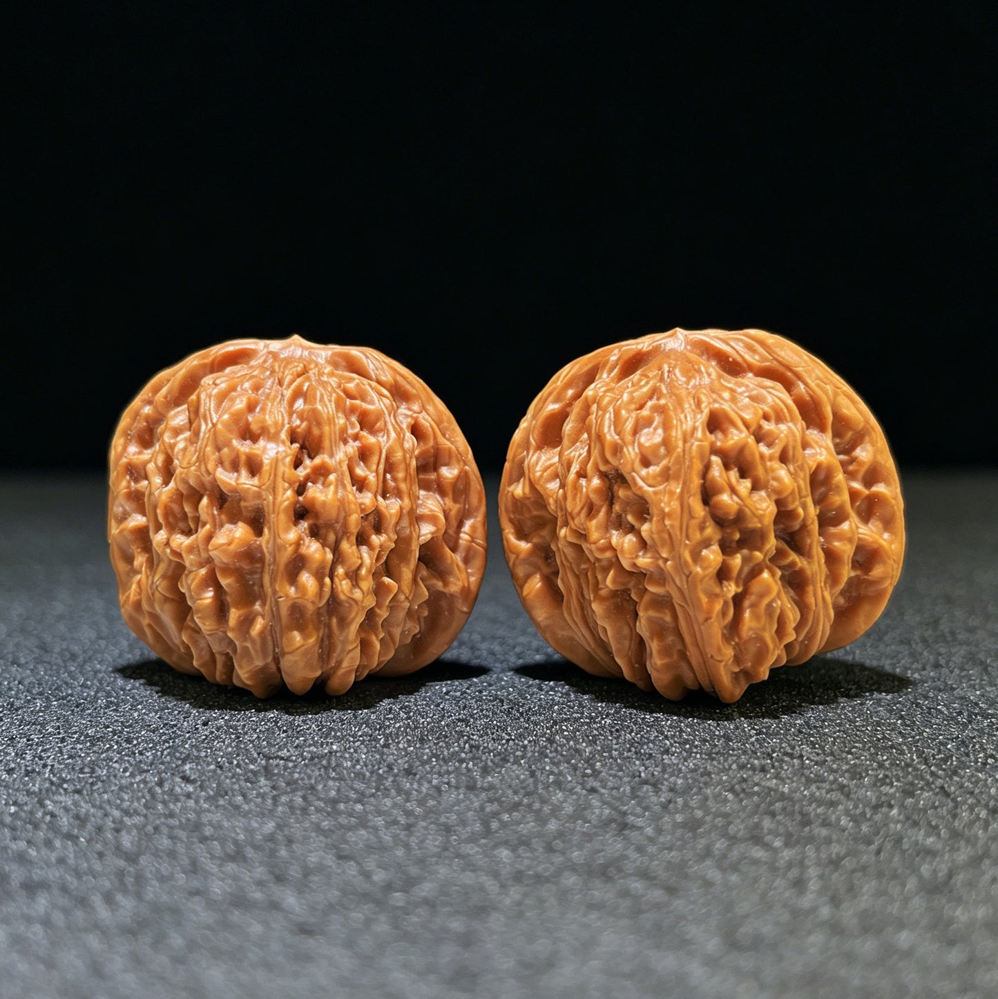 Sizuolou Scholar Walnuts Pair | 42.0mm x 41.0mm | Stock ID: SZL-1102