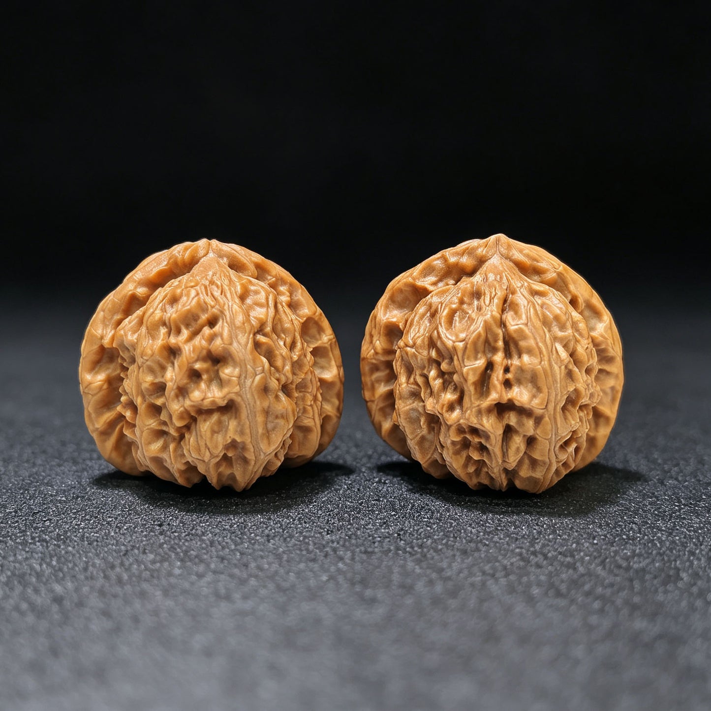 "Triangular Peach Heart White Lionhead" Sanjiao Taoxin Baishizi BSZ-1609 Low-Profile Wenwan Walnuts Pair | 35.0mm x 34.0mm | BSZ-1609