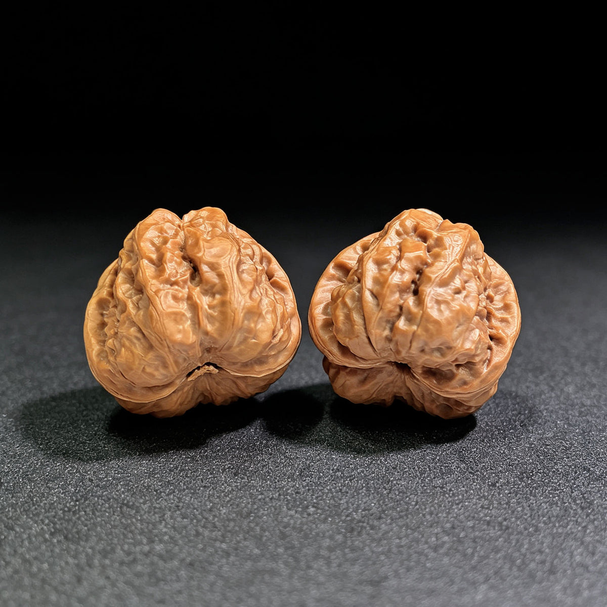 Compact Broad-Shouldered Hamatou Wenwan Walnut Pair | 39.0mm x 40.0mm | HMT-SY1G8
