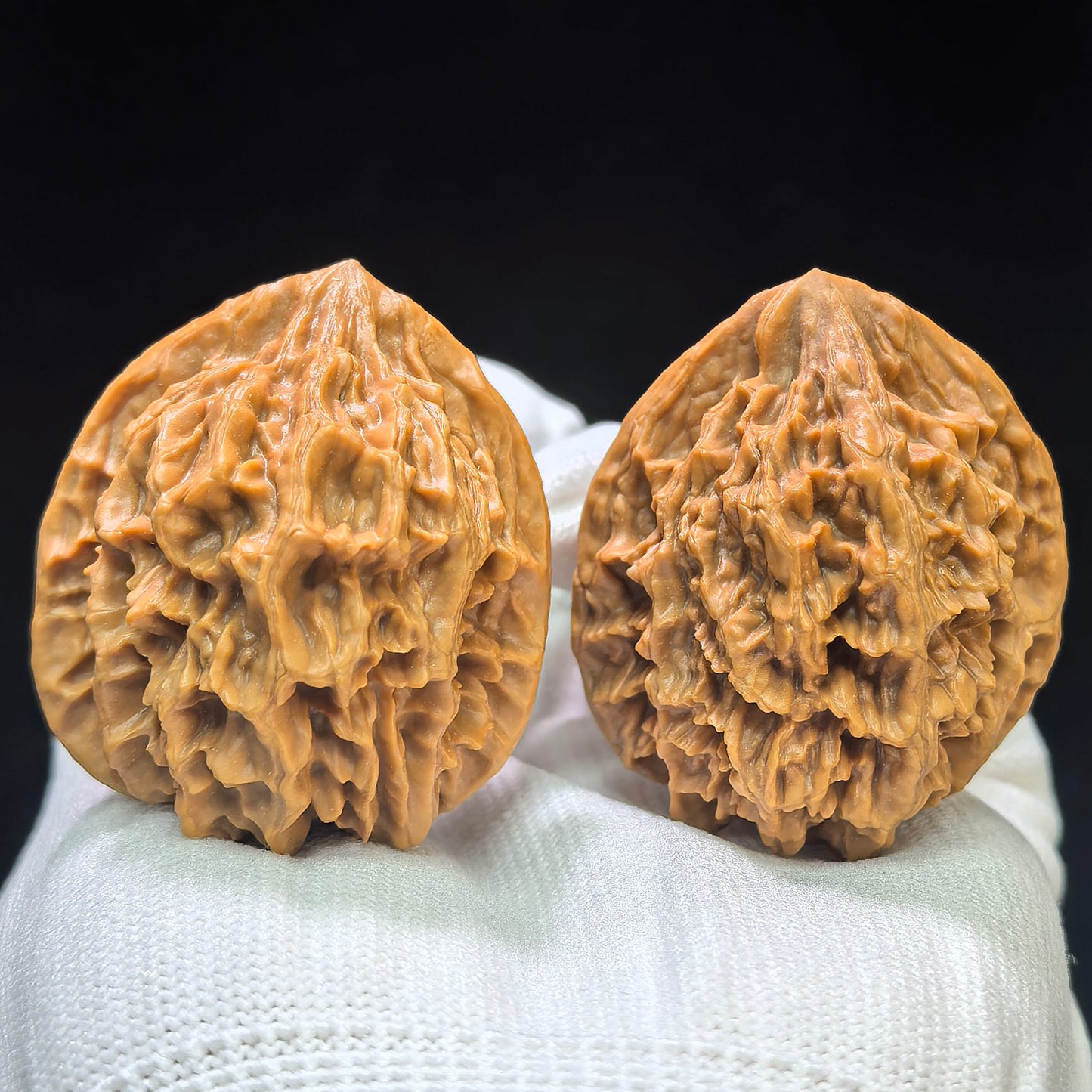"Dragon Scale" Longlin LL-1601 Classic Wenwan Walnuts Pair | 40.0mm x 39.0mm | LL-1601