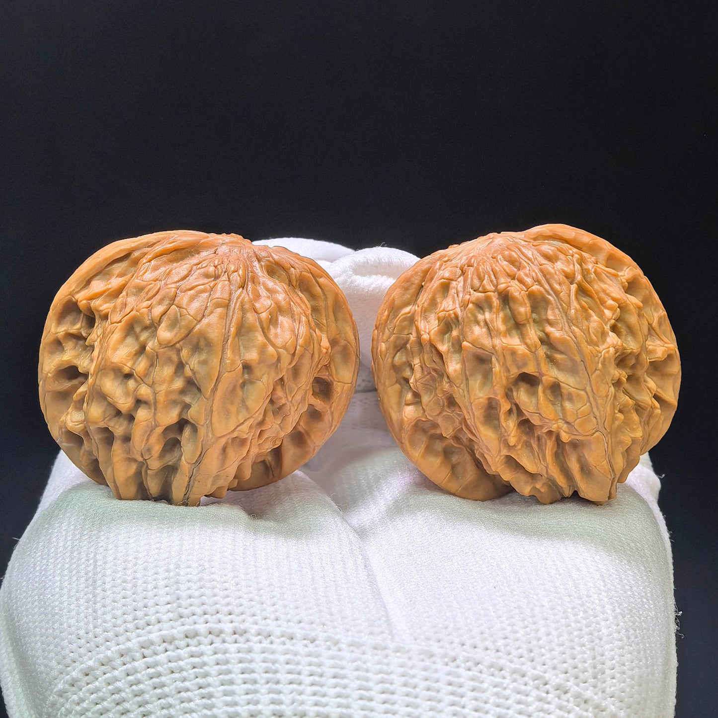 "Wild Millstone Angel Wings" Ye Mopan Tianshi Zhiyi Wenwan Walnuts (Pair) | 40.0mm x 40.0mm | Stock ID: YMPTSZY-1401