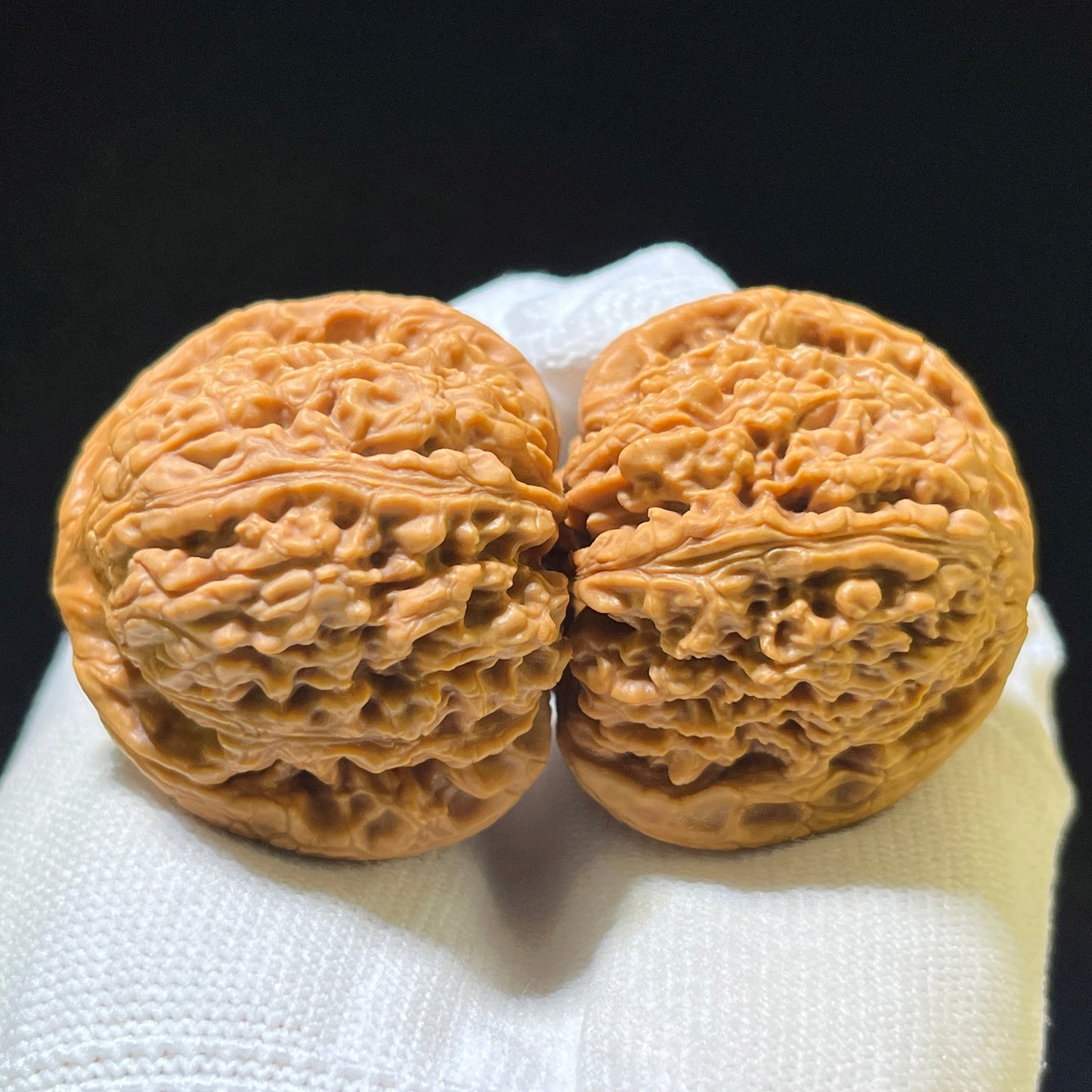 "Nanjiang Stone" Nanjiangshi Wenwan Walnuts Pair | 42.0mm x 43.0mm | NJS-1103