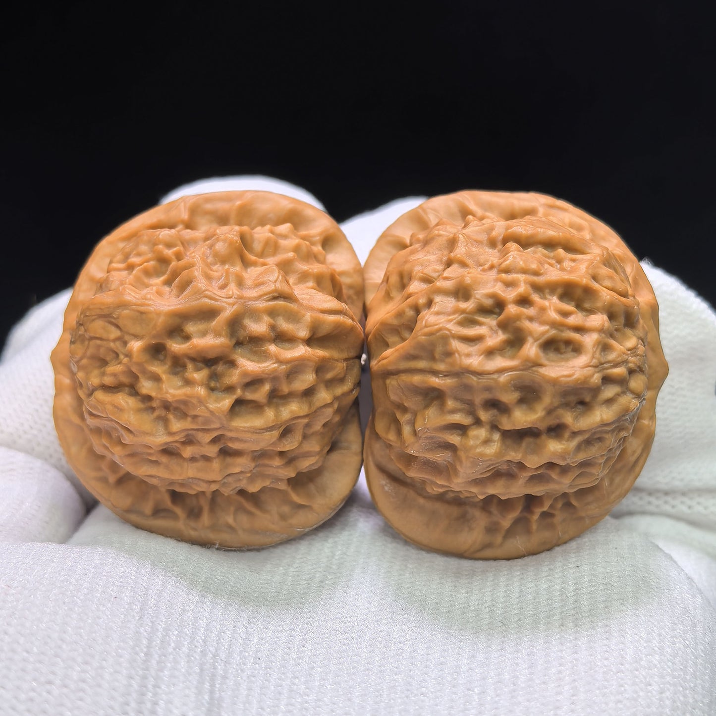 "Porcelain Doll" Ciwawa Wenwan Walnuts (Pair) | 41.0mm x 37.0mm | Stock ID: CWW-1505C