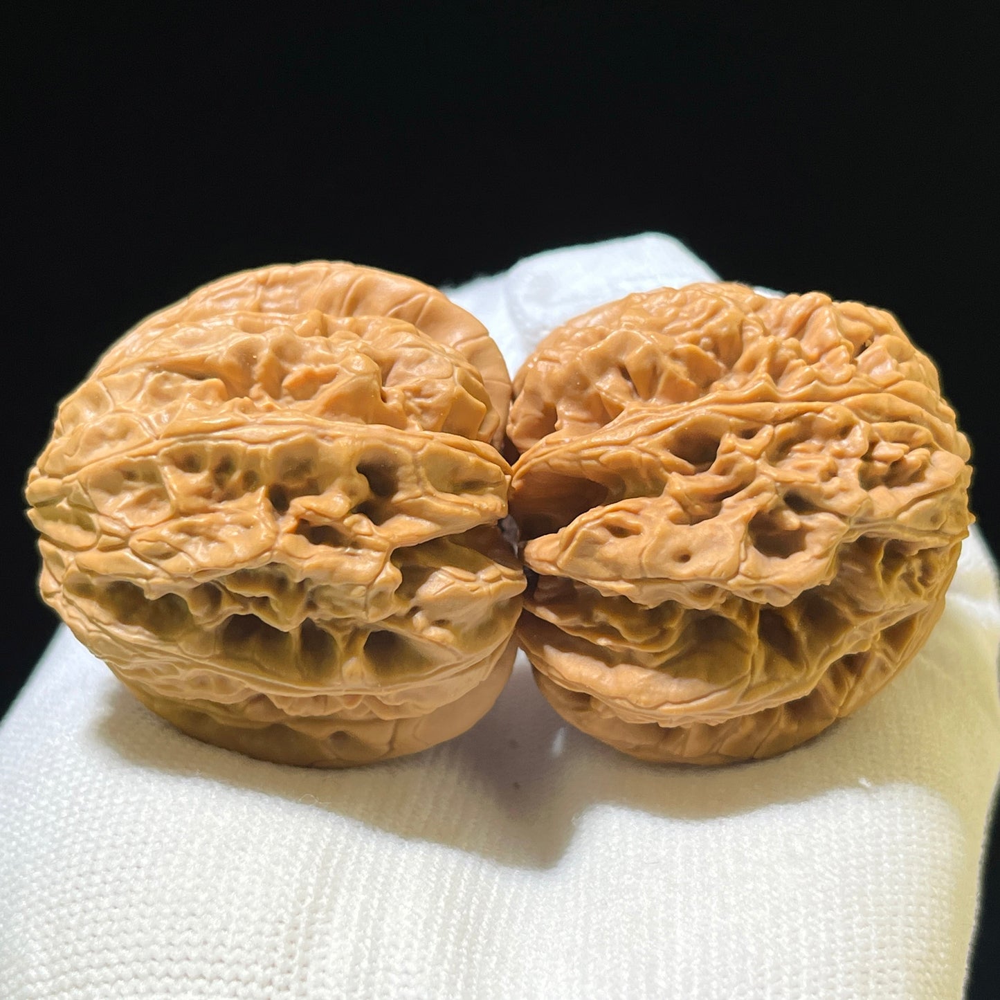 Bao Xue Lion Head (Blizzard Pattern) Scholar Walnuts Pair | 41.0mm x 41.0mm | Stock ID: BX-1102