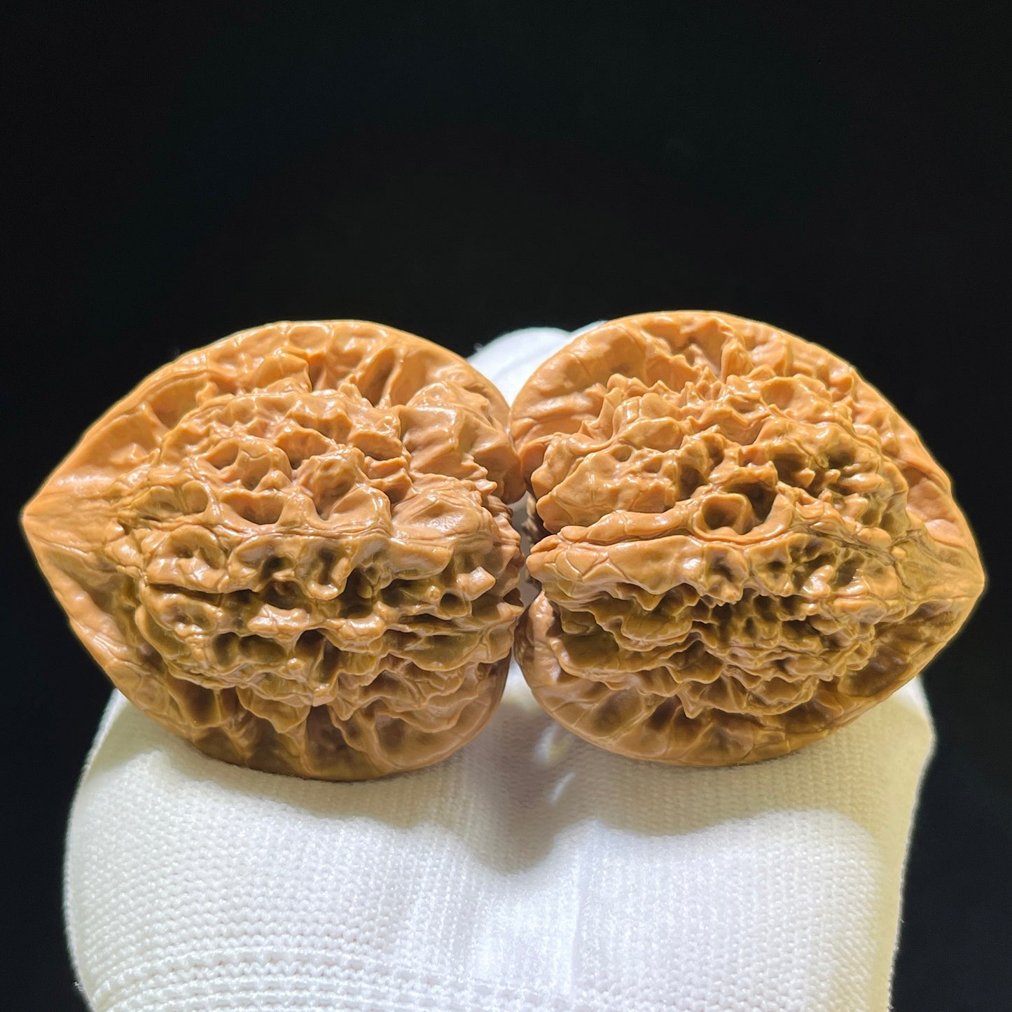 "Official Hat / Magistrate Cap" Guanmao GM-1110 Low-Profile Wenwan Walnuts Pair | 45.0mm x 37.0mm | GM-1110