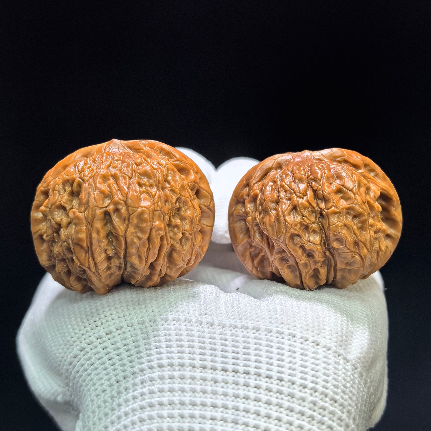 "Blood Qilin" Xue Qilin XQL-1601 Low-Profile Wenwan Walnuts Pair | 38.0mm x 38.0mm | XQL-1601