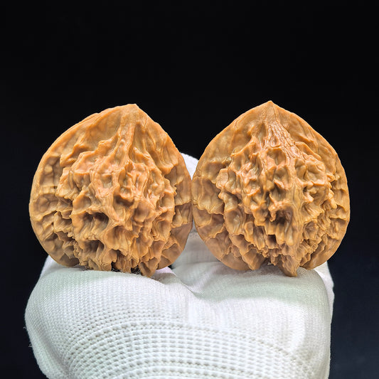 "Imperial Crown" Diwang DW-1601 Wenwan Walnuts Pair | 47.0mm x 46.0mm | DW-1601