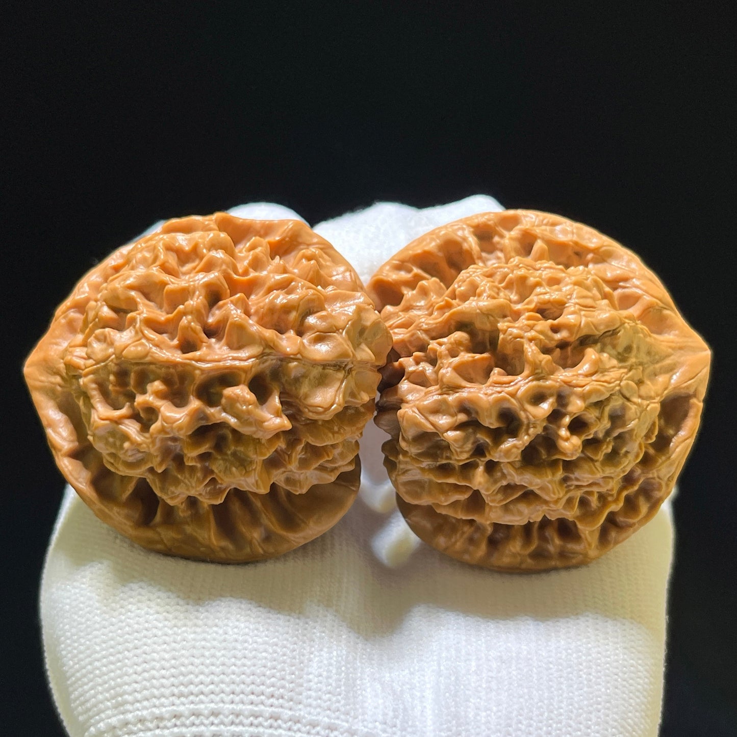 "Wang Yong Big Official Hat" Wang Yong Da Guanmao Wenwan Walnuts Pair | 50.0mm x 44.0mm | DGM-1107