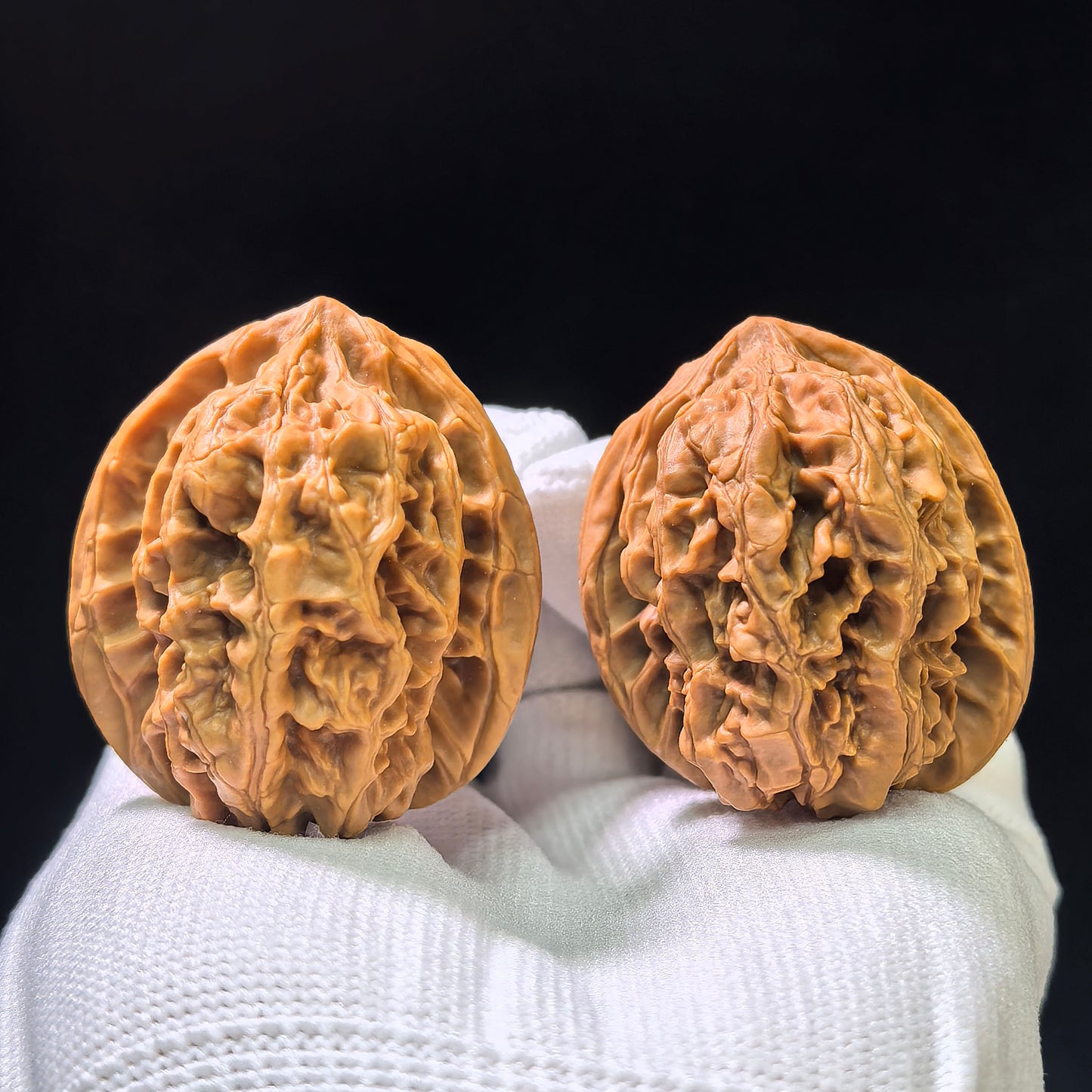 "Mountain Grown" Yesheng Classic Heritage Wenwan Walnuts Pair | 37.0mm x 40.0mm | YS-1103