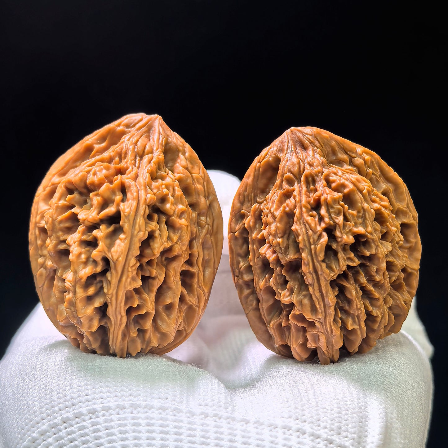 "Jade Kylin" Yuqilin Classic Low-Profile Wenwan Walnuts Pair | 36.0mm x 38.0mm | YQL-1101