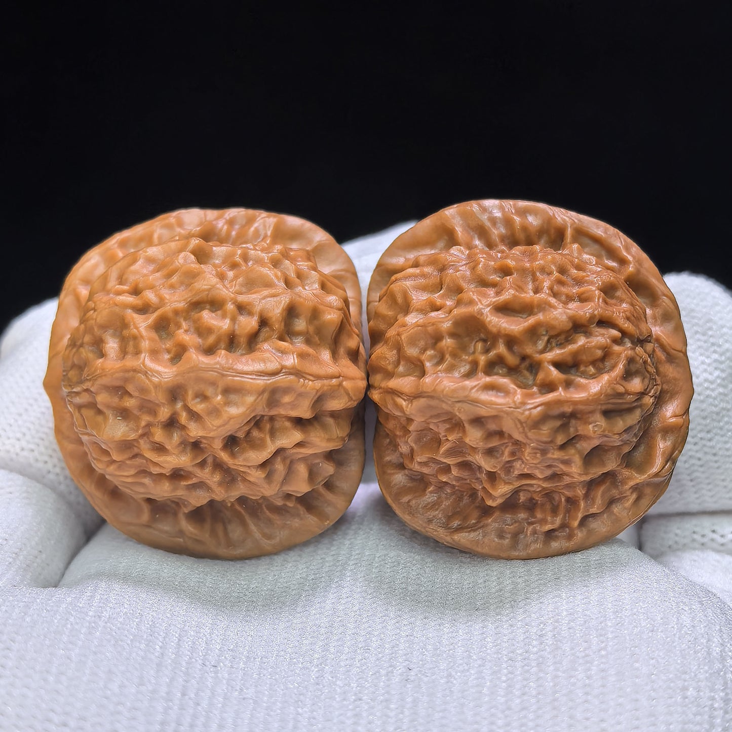 "Porcelain Doll" Ciwawa Wenwan Walnuts Pair | 37.0mm x 35.0mm | CWW-1504C