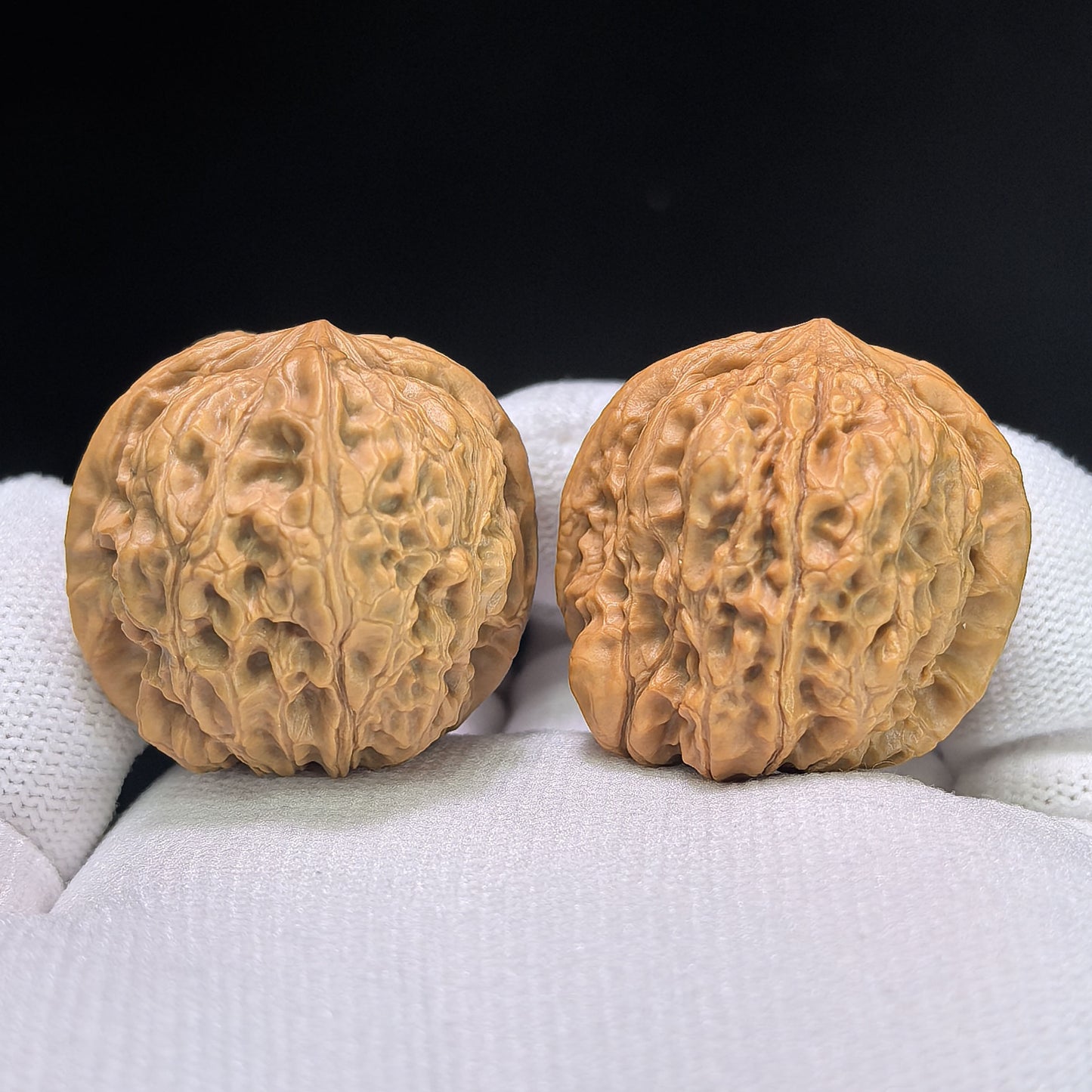 "Rain Flower Pebble" Yuhuashi YHS-1105 Pocket-Sized Wenwan Walnuts Pair | 32.0mm x 32.0mm | YHS-1105
