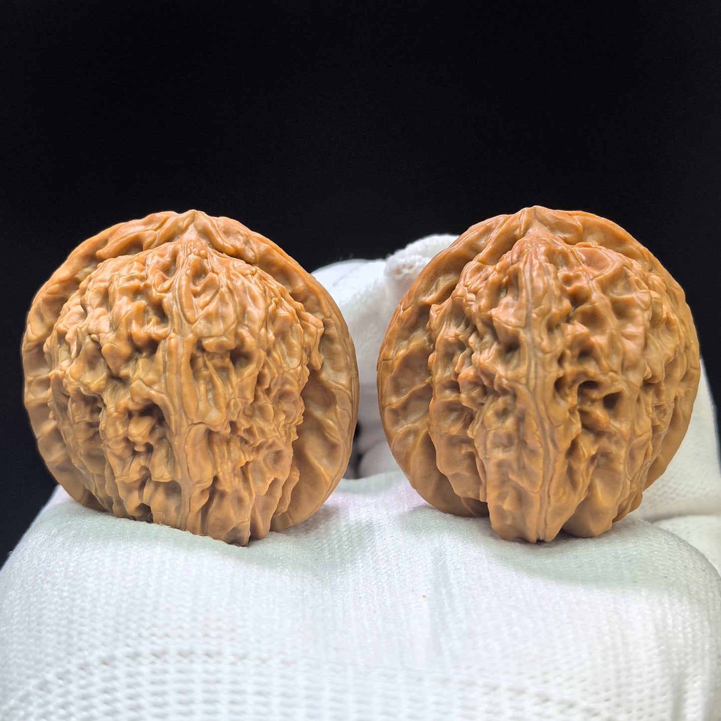 "White Lionhead" Baishizi BSZ-1601 Low-Profile Wenwan Walnuts Pair | 40.0mm x 41.0mm | BSZ-1601