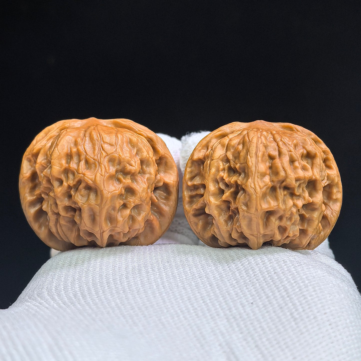 "Porcelain Doll" Ciwawa CWW-17B4C Low-Profile Wenwan Walnuts Pair | 38.0mm x 37.0mm | CWW-17B4C
