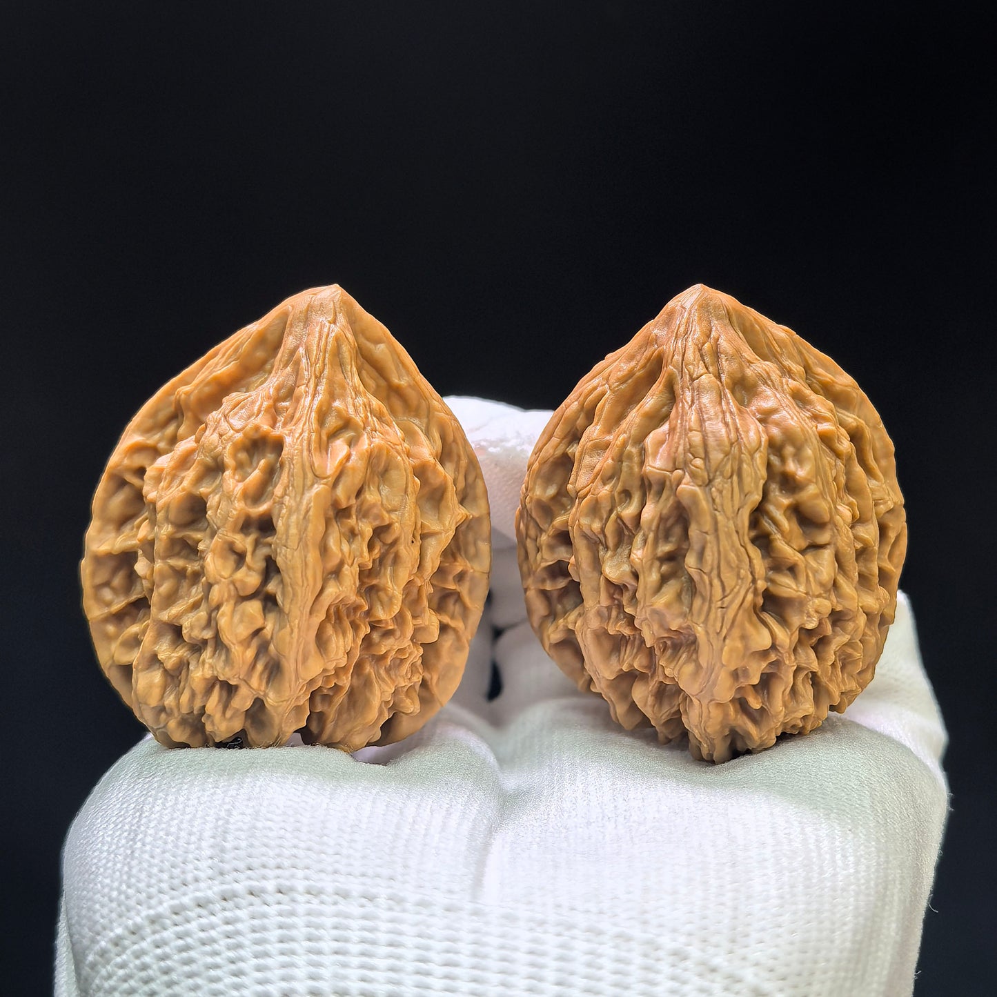 "Beijing Rooster Heart" Beijing Jixin Wenwan Walnuts (Pair) | 41.0mm x 40.0mm | Stock ID: BJJX-1108