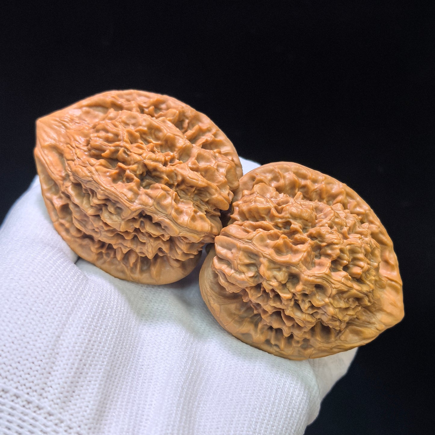 "Kylin-Pattern Peach Heart Concave Base" Qilinwen Taoxin Aodi Wenwan Walnuts (Pair) | 47.0mm x 42.0mm | Stock ID: QLW-1552C