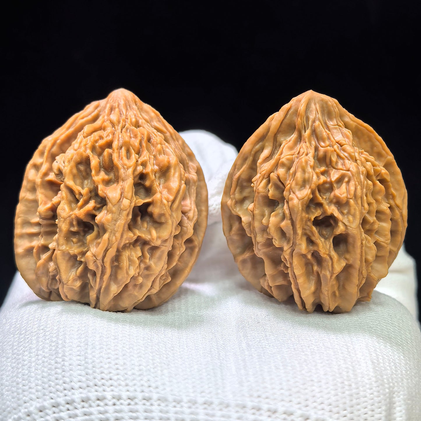 "Reaching Heaven Eight" Tongtianba TTB-1601 Classic Wenwan Walnuts Pair | 36.0mm x 35.0mm | TTB-1601