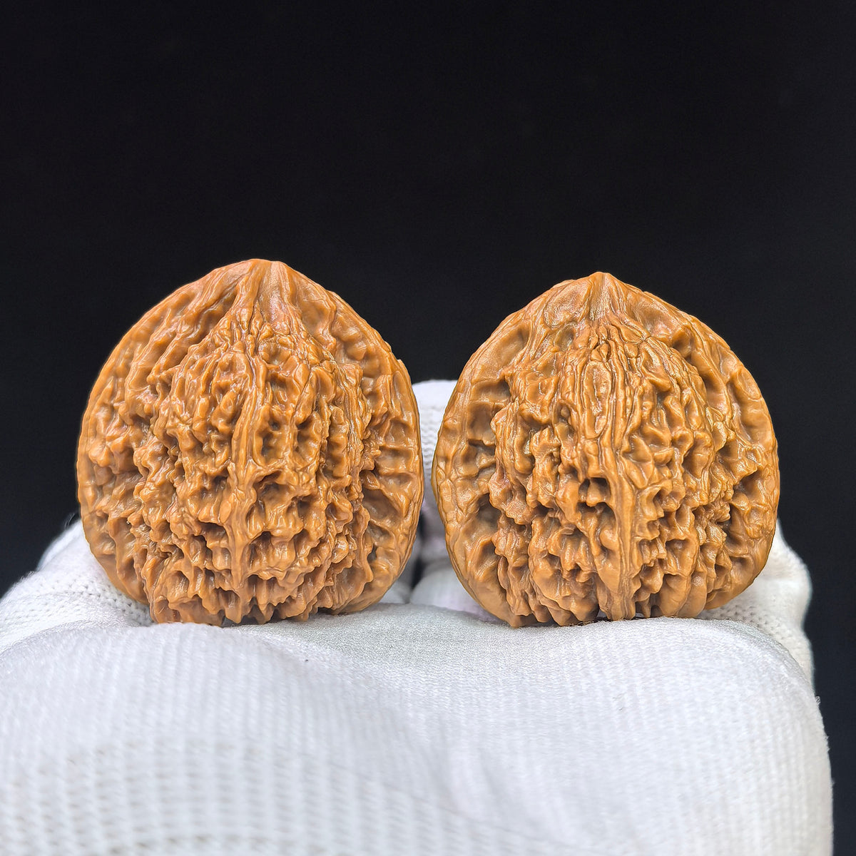 Peach-Heart Concave-Base Nanjiang Stone Wenwan Walnut Pair | 40.0mm x 38.0mm | TXBDNJS-17D9