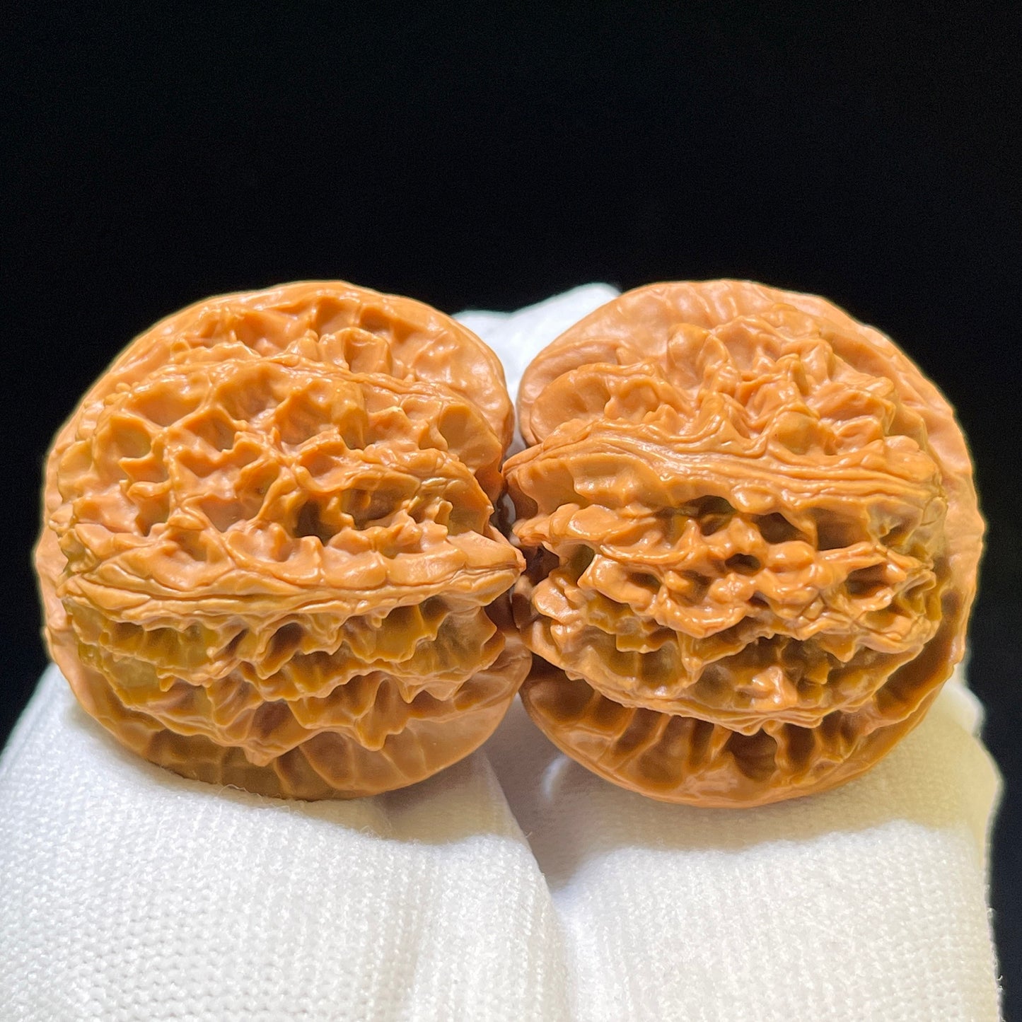 "Apple Garden" Pingguoyuan Wenwan Walnuts (Pair) | 40.0mm x 40.0mm | Stock ID: PGY-1105