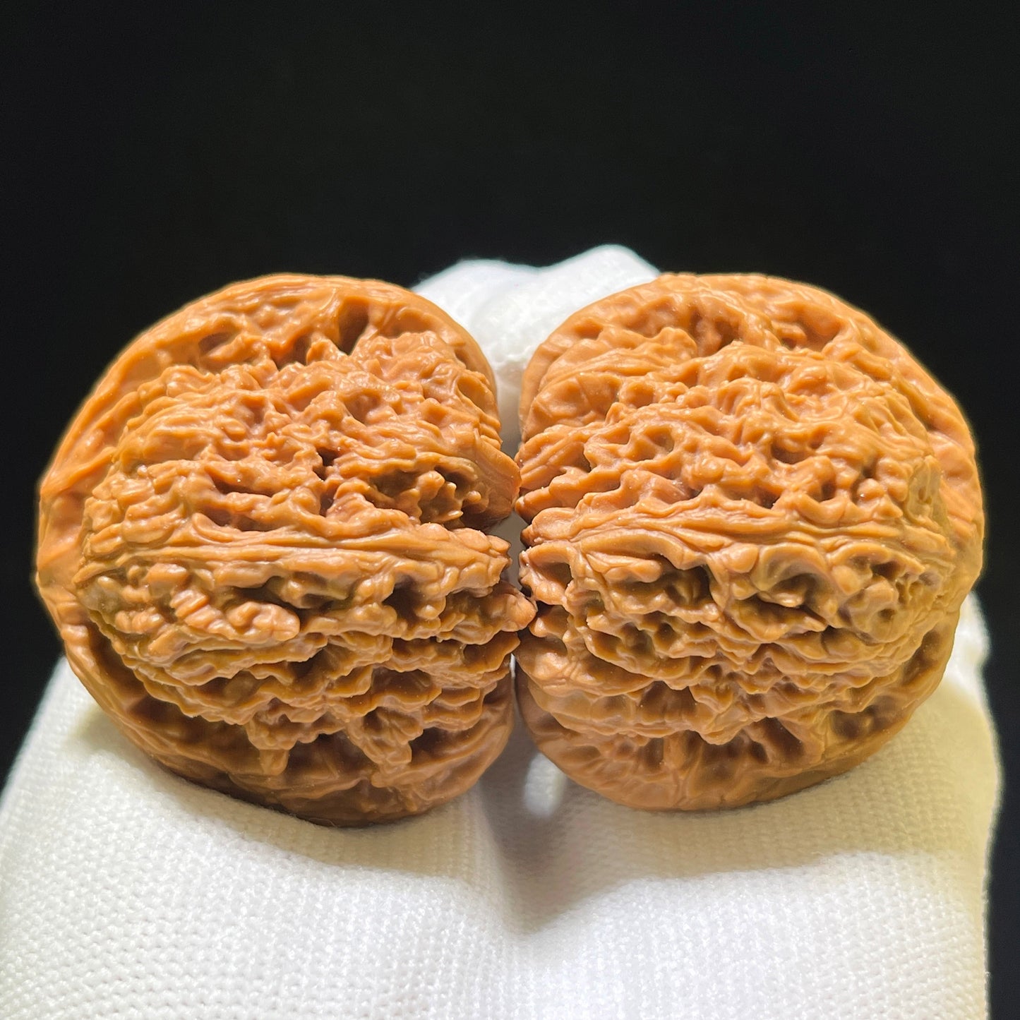 "Nanjiangshi" Nanjiangshi Wenwan Walnuts (Pair) | 43.0mm x 43.0mm | Stock ID: NJS-1107