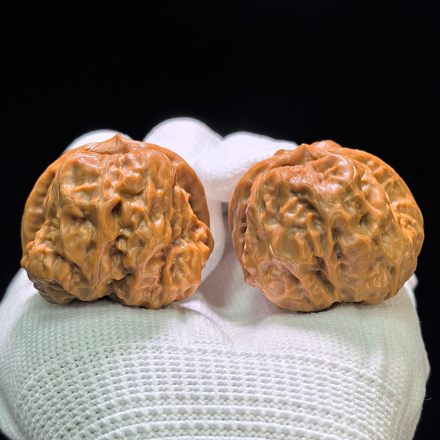 "Jade Toad Crystal Frog" Yuchan Shuijingwa W-1103 Hand-Spin Pocket Wenwan Walnuts Pair | 35.0mm x 37.0mm | W-1103