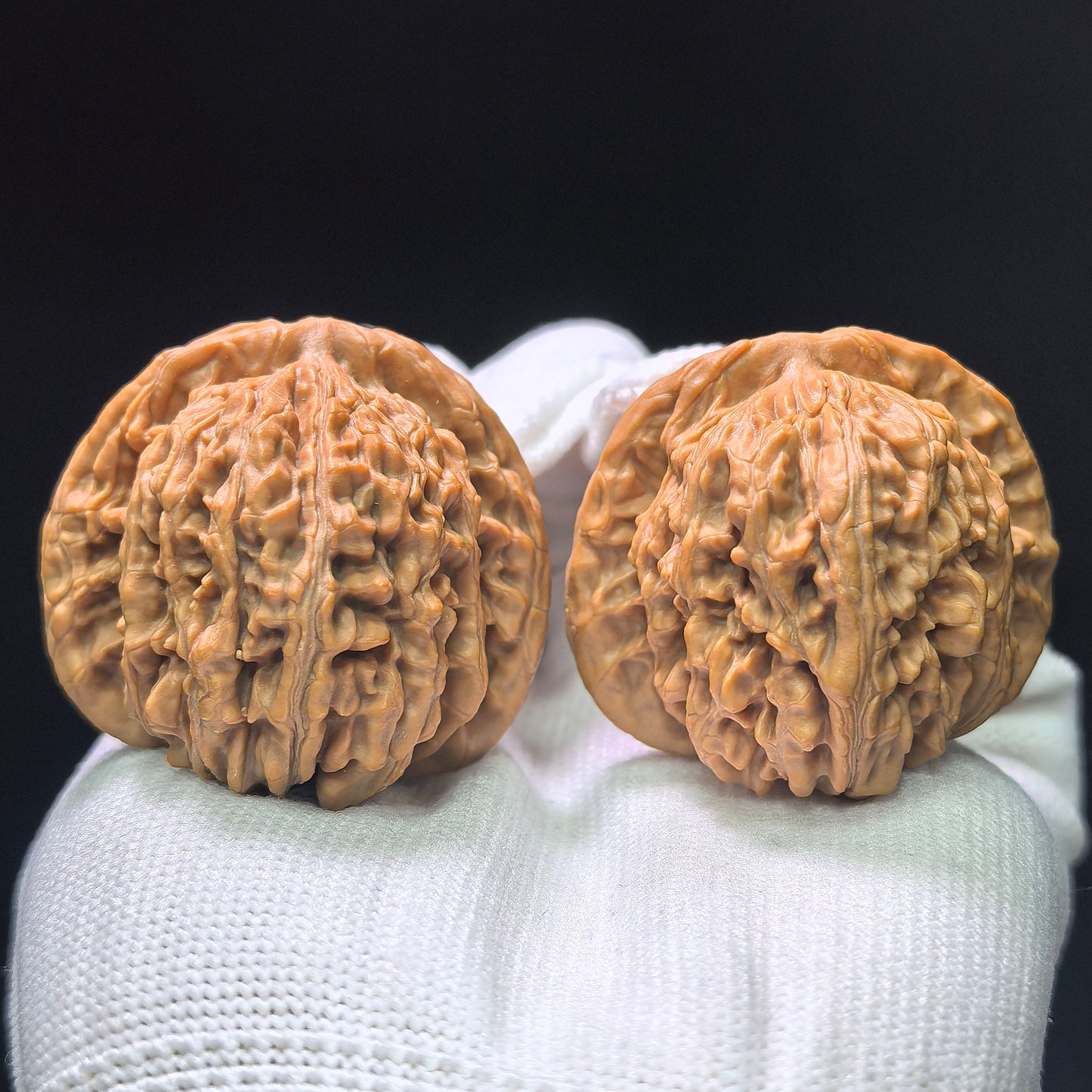 "Four-Seat Tower" Sizhoulou SZL-1406 Low-Profile Wenwan Walnuts Pair | 41.0mm x 40.0mm | SZL-1406