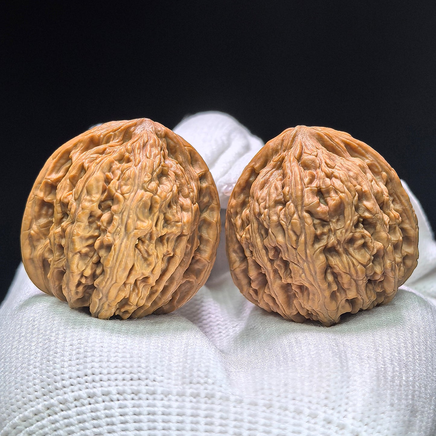 "Peach Heart Ruby" Taoxin Hongbaoshi Wenwan Walnuts Pair | 34.0mm x 35.0mm | HBS-1403