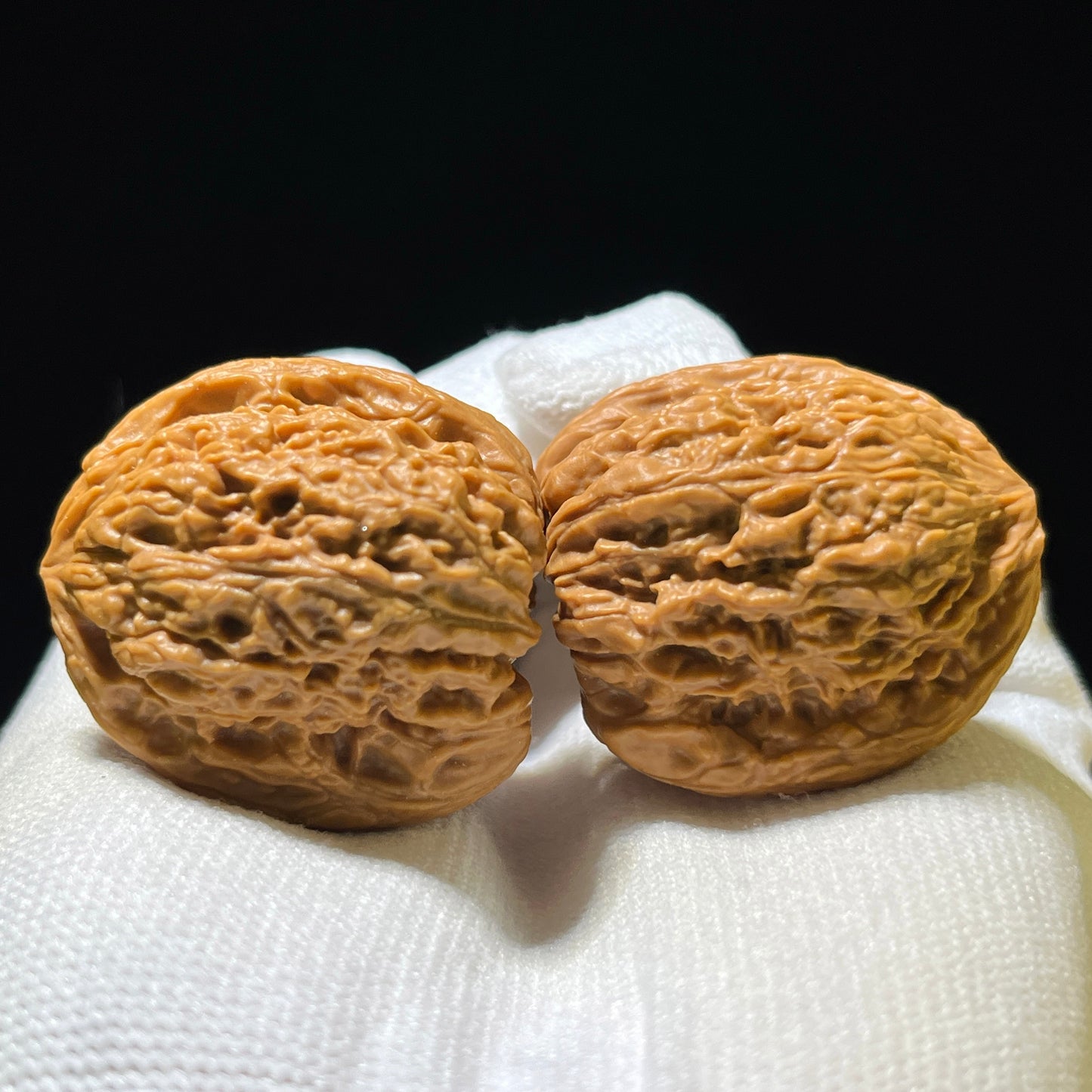 Nanjiangshi Scholar Walnuts Pair | 32.0mm x 32.0mm | Stock ID: NJS-1101