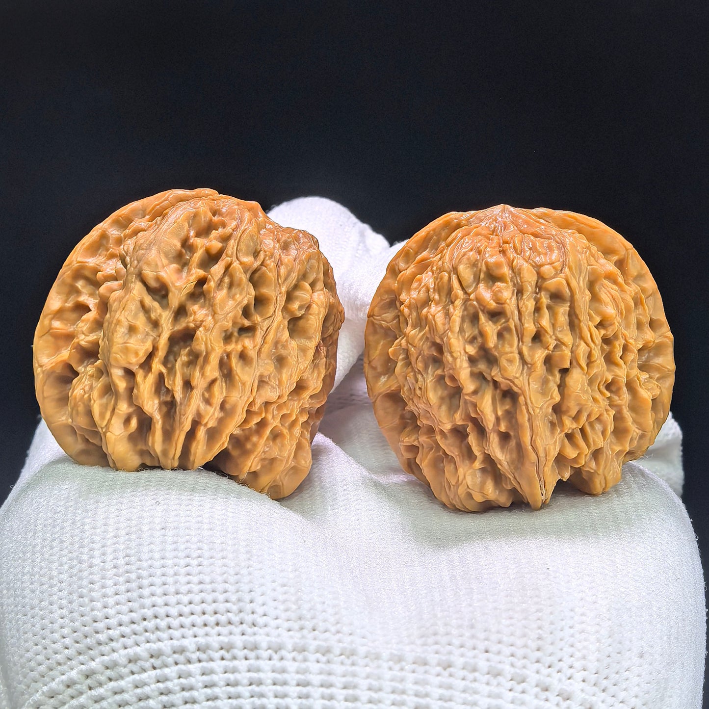"Rain Flower Pebble" Yuhuashi Classic Low-Profile Wenwan Walnuts Pair | 36.0mm x 33.0mm | YHS-1402