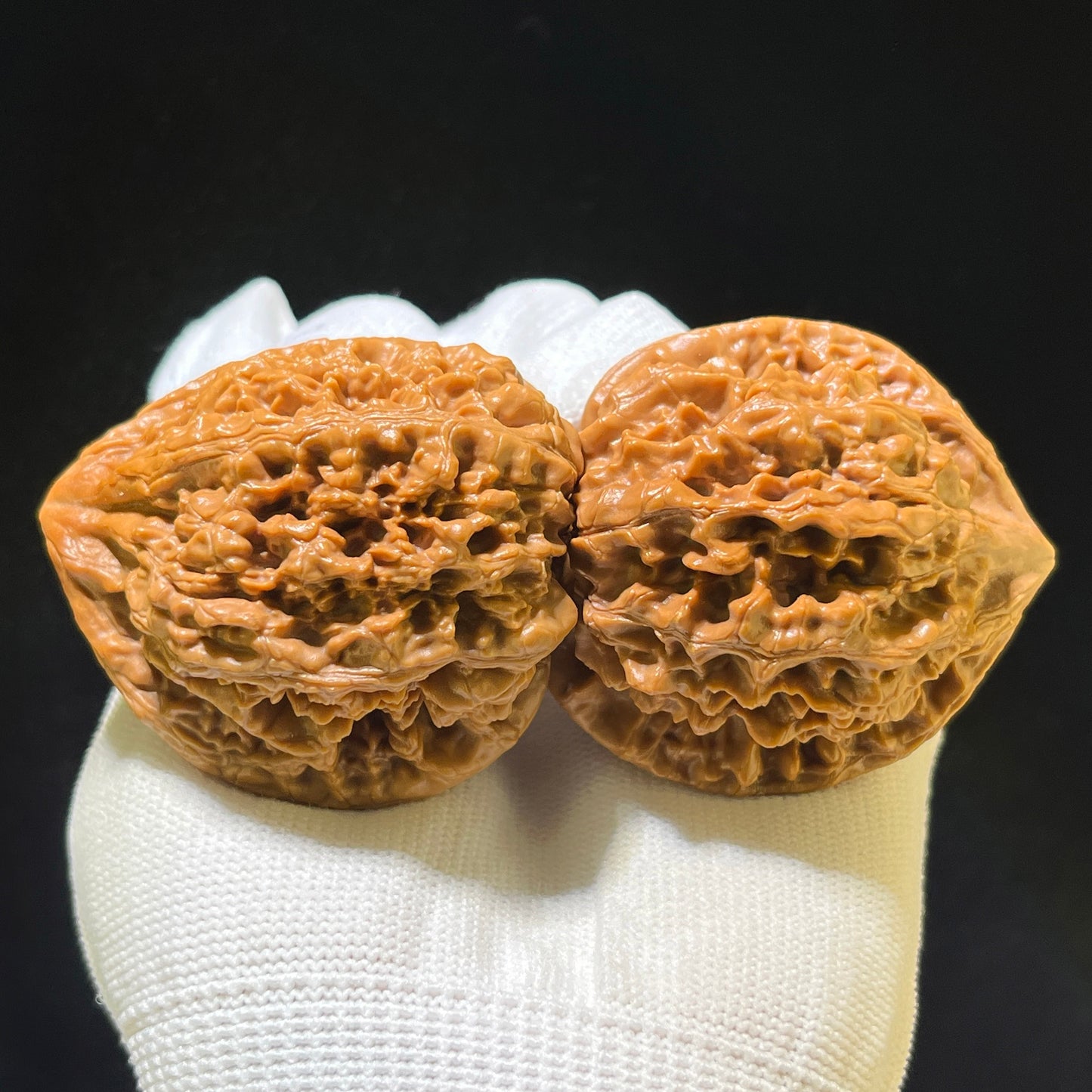 "Official Hat Lionhead" Guanmao GM-1109 Wenwan Walnuts Pair | 47.0mm x 41.0mm | GM-1109