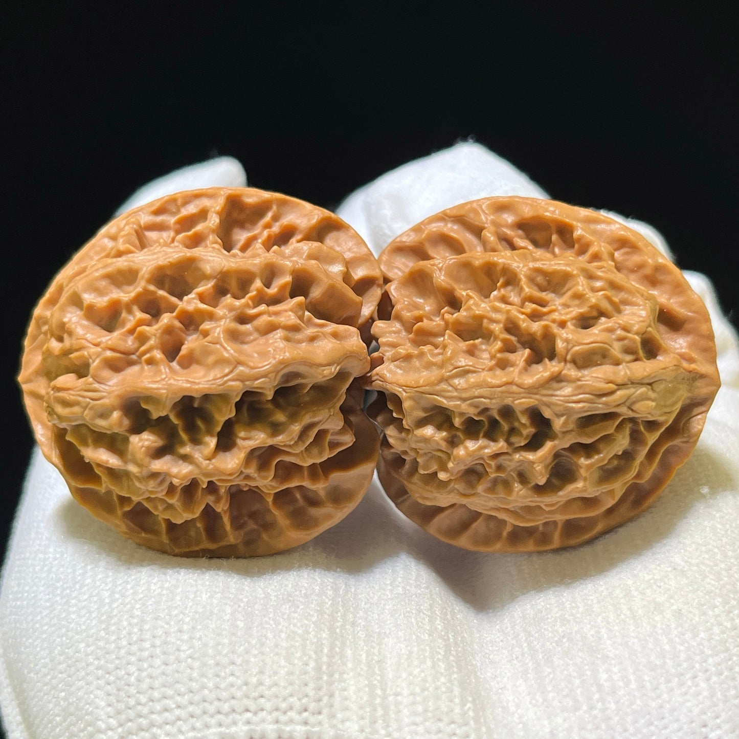 "Apple Garden" Pingguoyuan Wenwan Walnuts Pair | 37.0mm x 34.0mm | PGY-1103
