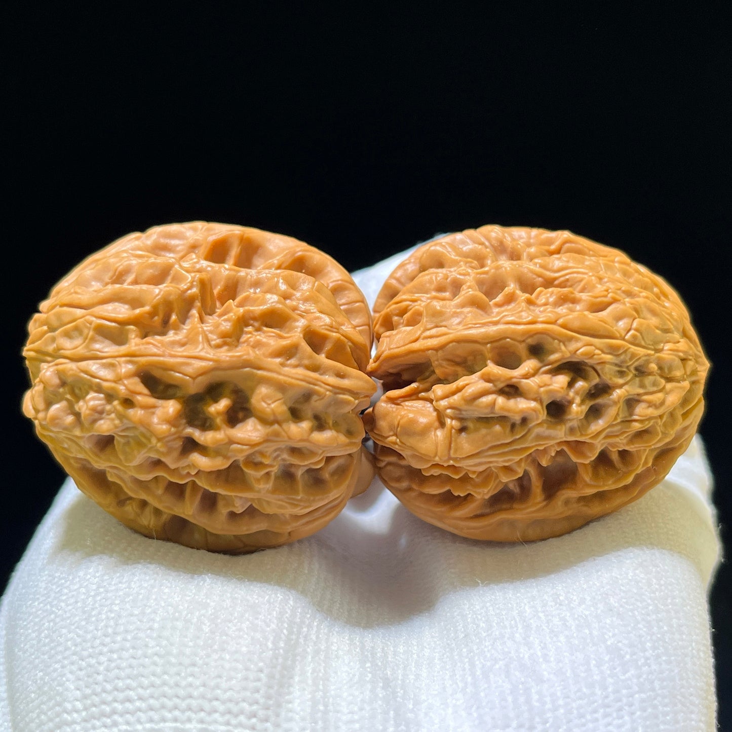 "Blizzard" Mantianxing Blizzard Variety Wenwan Walnuts Pair | 37.0mm x 41.0mm | BX-1109