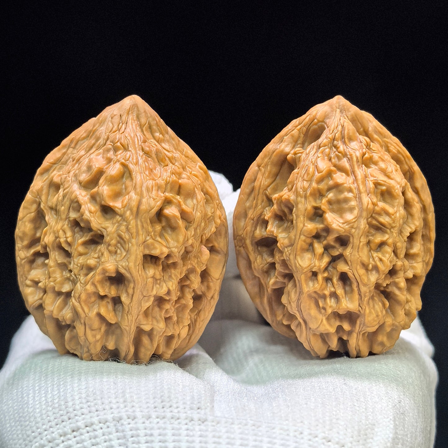 "Dagu Stone" Dagushi DGS-1602 Classic Wenwan Walnuts Pair | 40.0mm x 40.0mm | DGS-1602