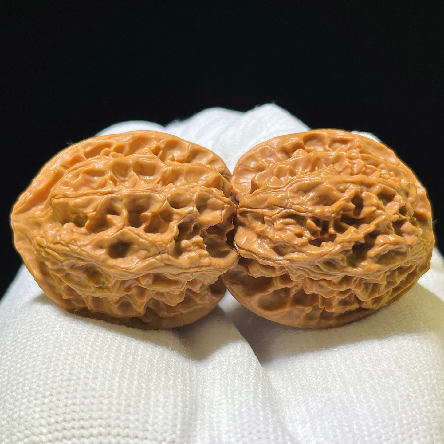 "Apple Garden" Pingguoyuan Hand-Twist Shou Nian Wenwan Walnuts (Pair) | 34.0mm x 36.0mm | Stock ID: PGY-1104