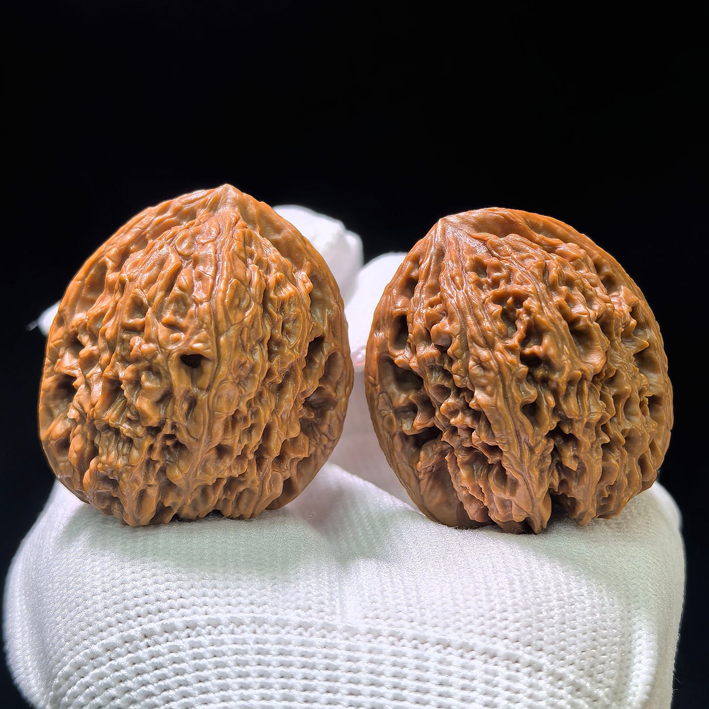 "Nanjiangshi Lionhead" Nanjiangshi NJS-1109 Low-Profile Wenwan Walnuts Pair | 36.0mm x 38.0mm | NJS-1109