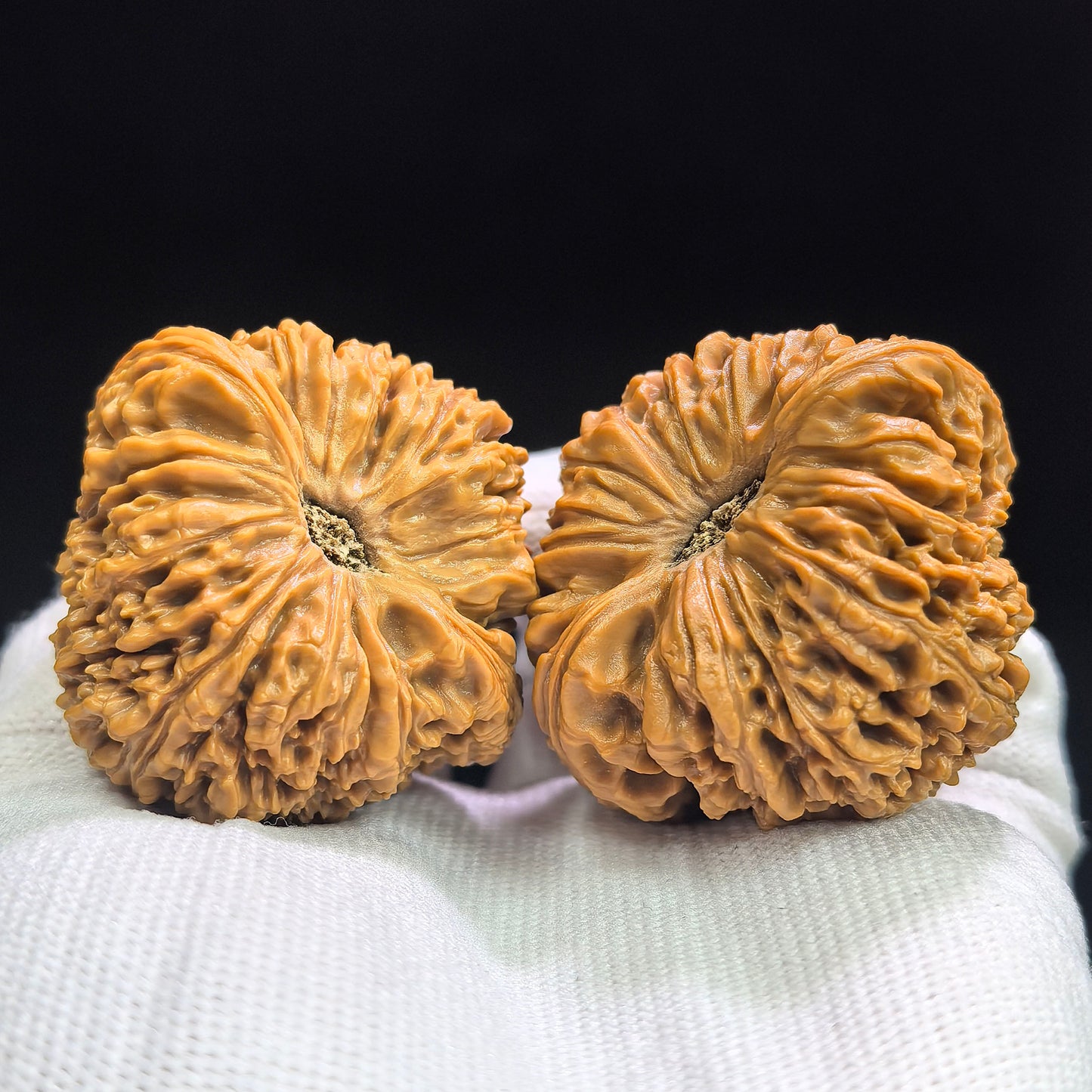 "Concave Base Peach Heart Nanjiangshi" Aodi Taoxin Nanjiangshi BDTXNJS-17B8C Low-Profile Wenwan Walnuts Pair | 46.0mm x 43.0mm | BDTXNJS-17B8C