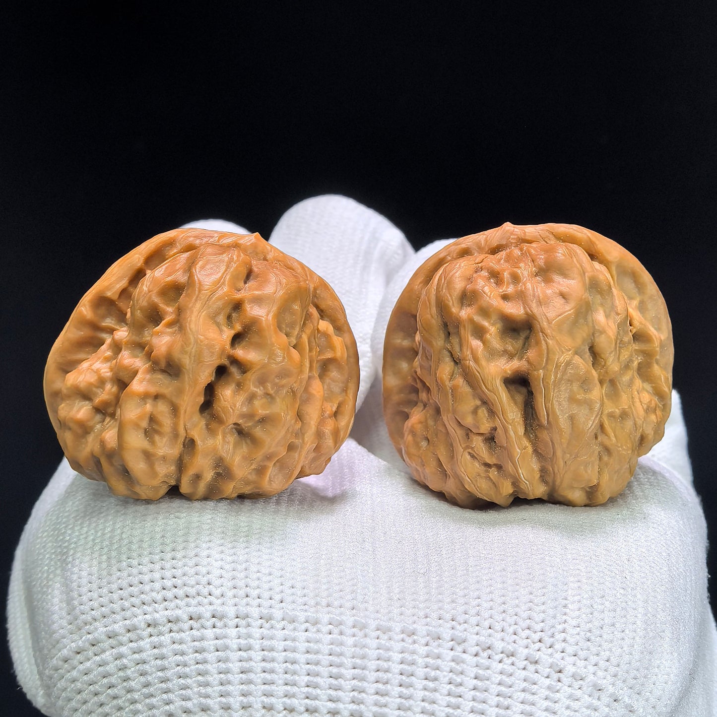 "Crystal Frog" Shuijingwa Wenwan Walnuts (Pair) | 36.0mm x 38.0mm | Stock ID: W-1401